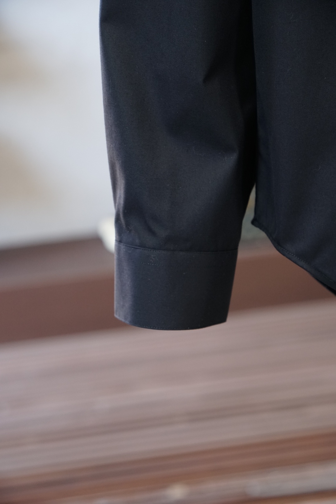 Dior迪奥/细节控的奢雅心动秋冬爆，搭配胸前刺绣Logo工艺。低调又不失设计感，把意式奢华藏在小细节里