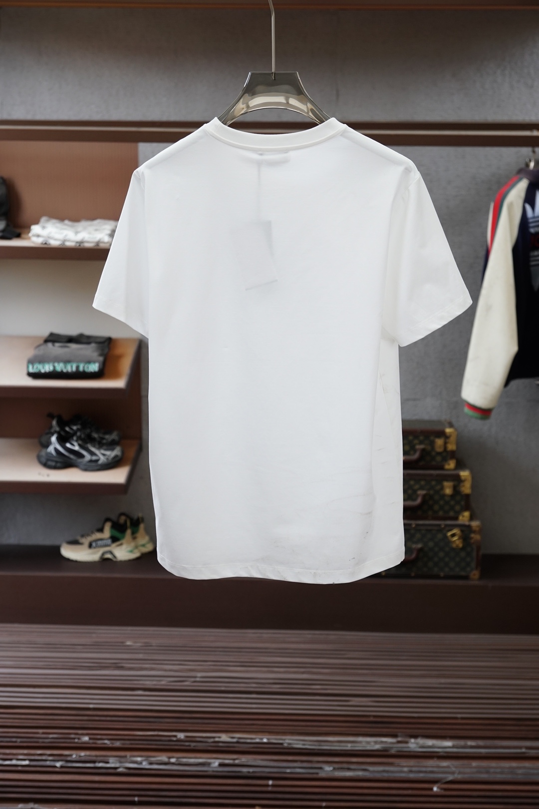 Dior迪奥-SS26春夏新品字母印花标识短袖T恤，正面胸前饰以 Dior迪奥印花设计。采用高支数高密度