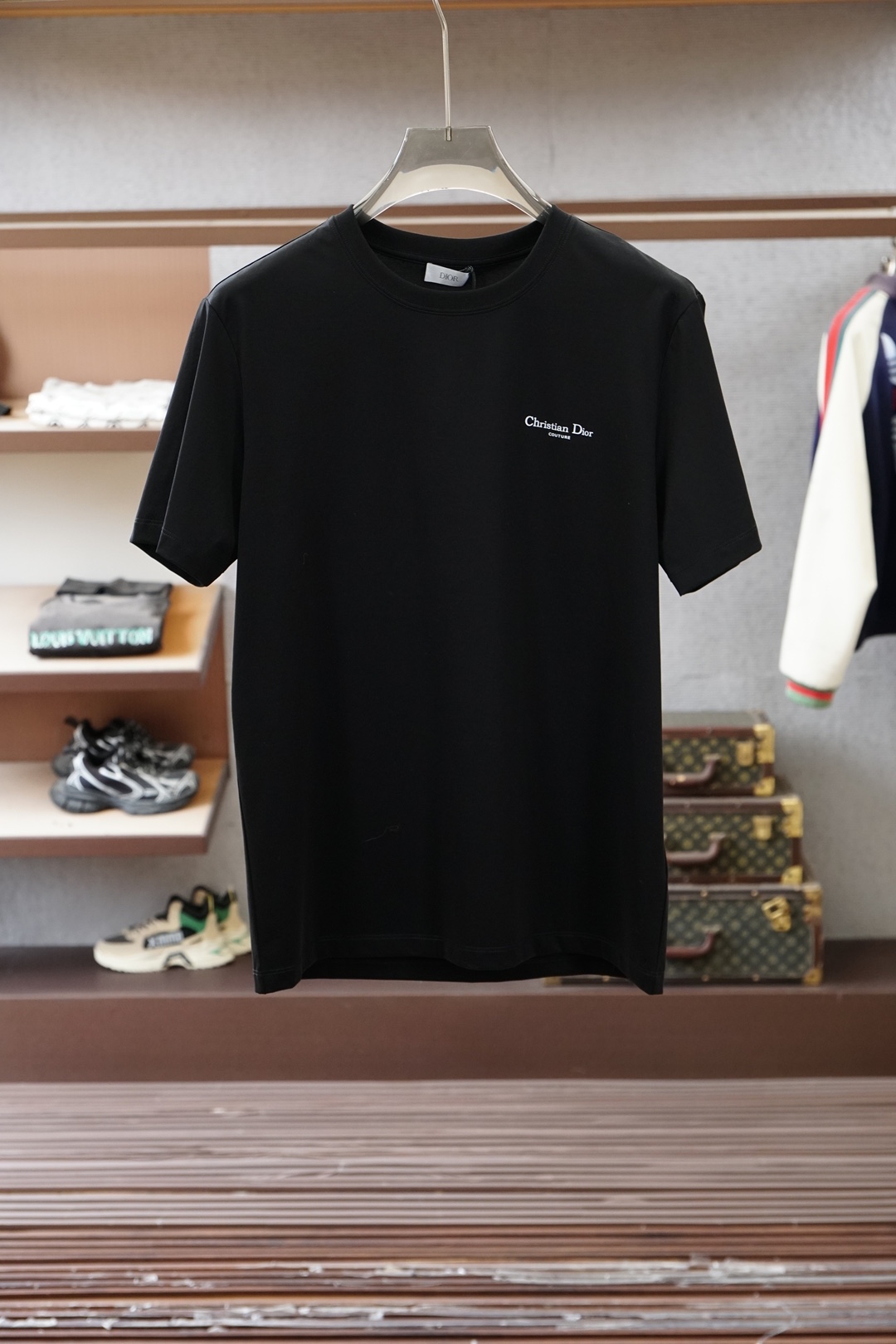 Dior迪奥-SS26春夏新品字母印花标识短袖T恤，正面胸前饰以 Dior迪奥印花设计。采用高支数高密度