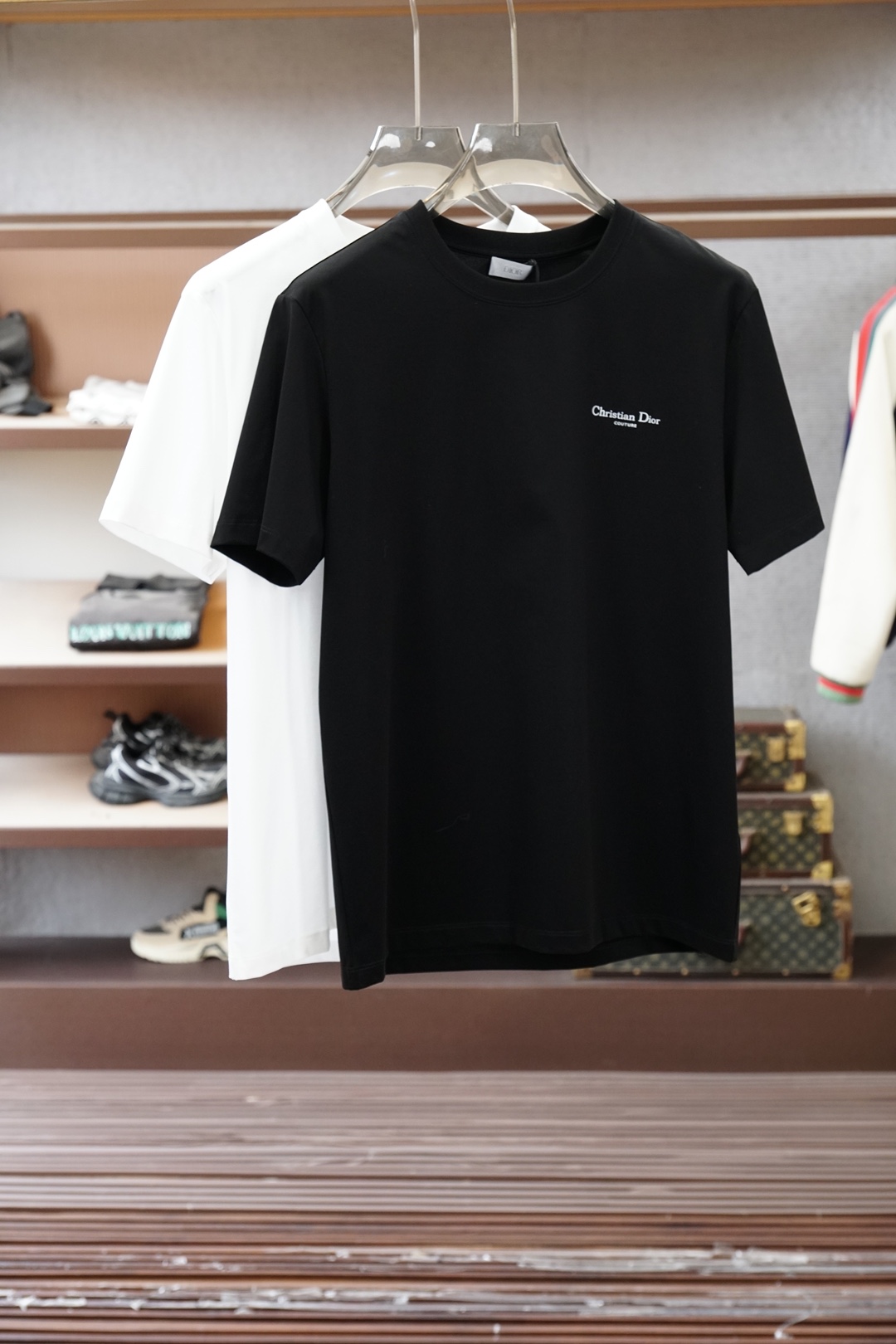 Dior迪奥-SS26春夏新品字母印花标识短袖T恤，正面胸前饰以 Dior迪奥印花设计。采用高支数高密度