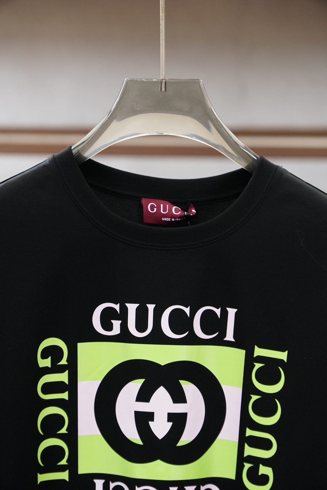Gucci古奇-SS26春夏新品互扣式双G条纹印花标识短袖T恤，正面缀饰典藏互扣式双G条纹印花，尽释别样