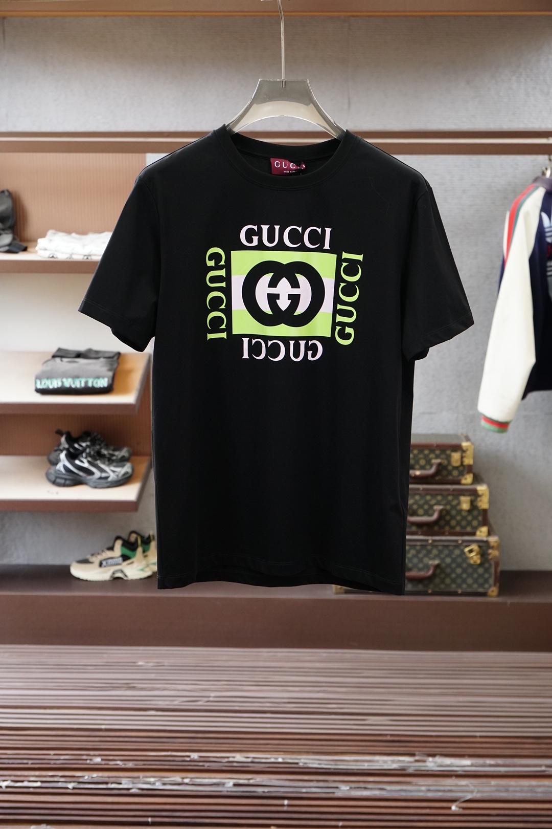 Gucci古奇-SS26春夏新品互扣式双G条纹印花标识短袖T恤，正面缀饰典藏互扣式双G条纹印花，尽释别样