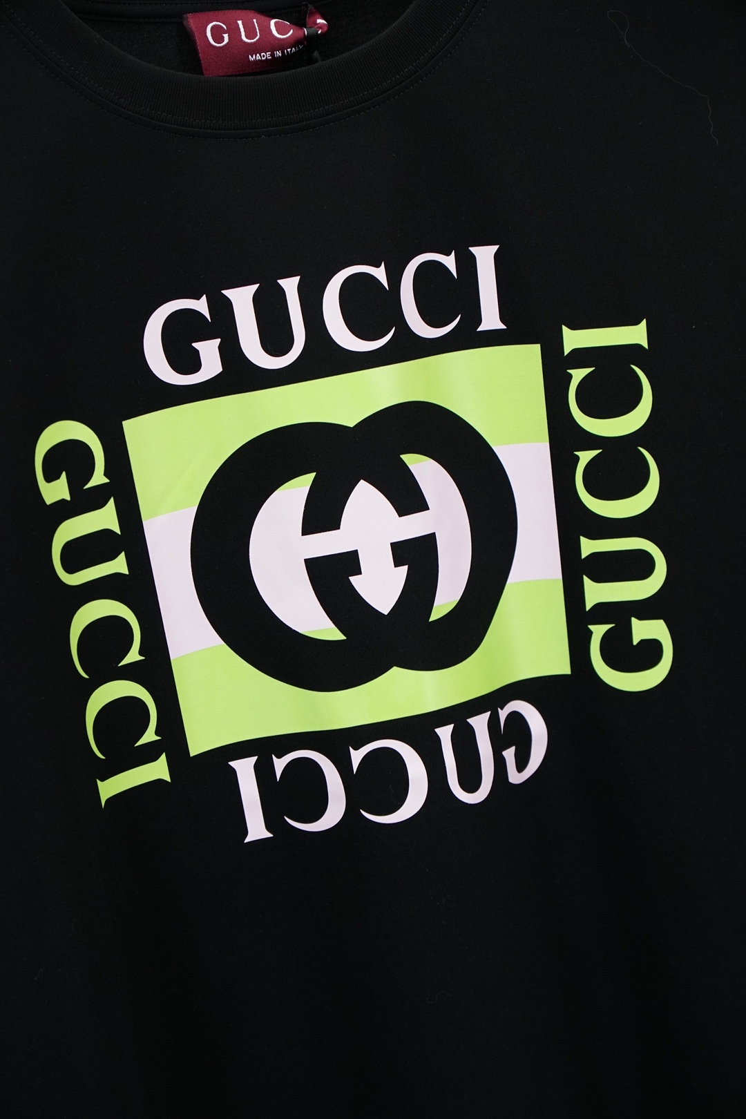 Gucci古奇-SS26春夏新品互扣式双G条纹印花标识短袖T恤，正面缀饰典藏互扣式双G条纹印花，尽释别样