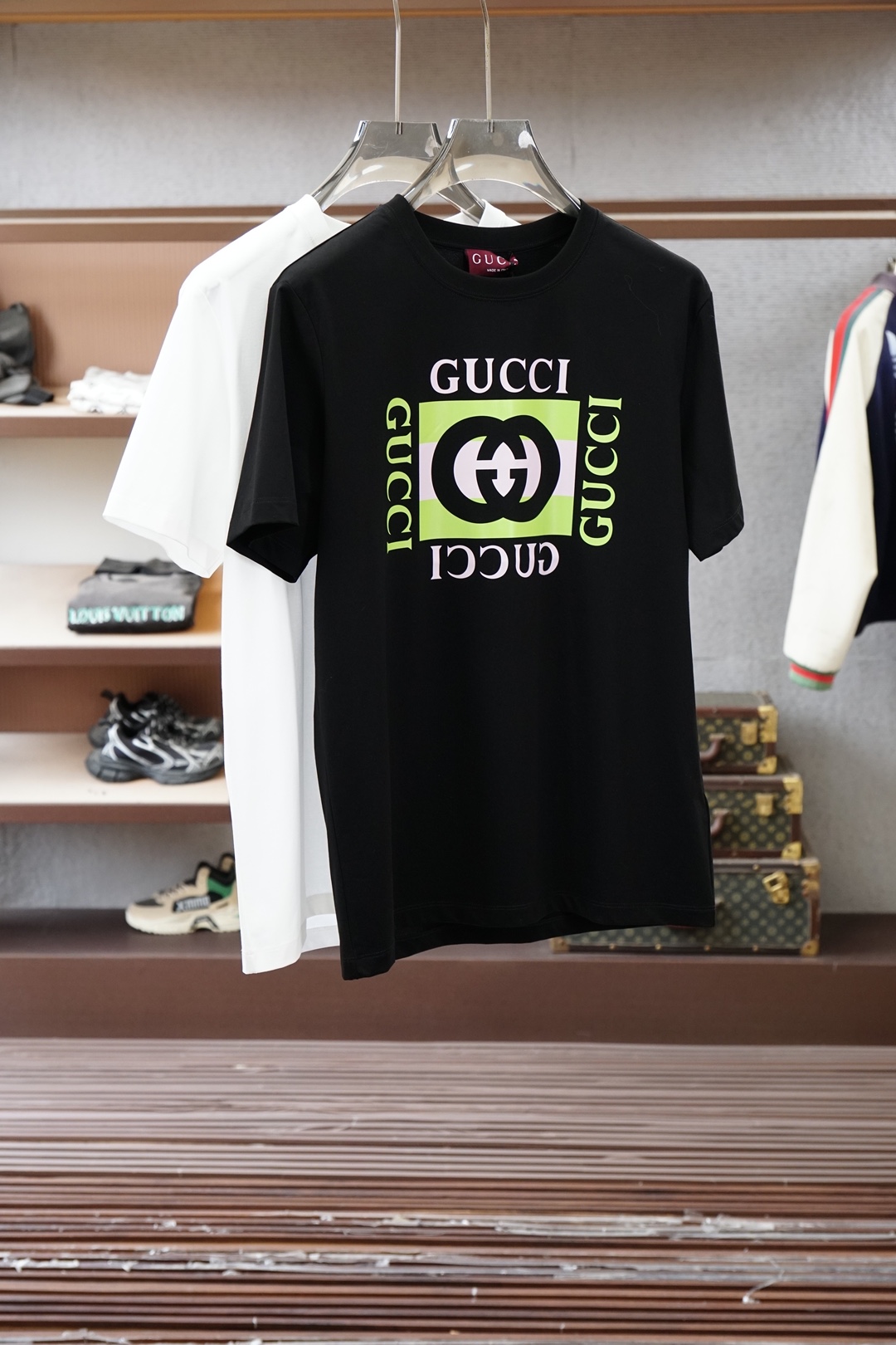 Gucci古奇-SS26春夏新品互扣式双G条纹印花标识短袖T恤，正面缀饰典藏互扣式双G条纹印花，尽释别样
