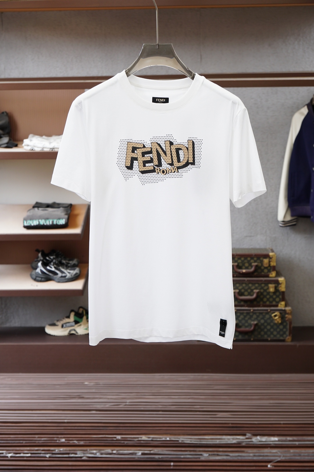Fendi芬迪26新品专柜代购臻选高版本质地A级 26/S夏季专柜最新款圆领短袖 高端订制 设计前卫时尚