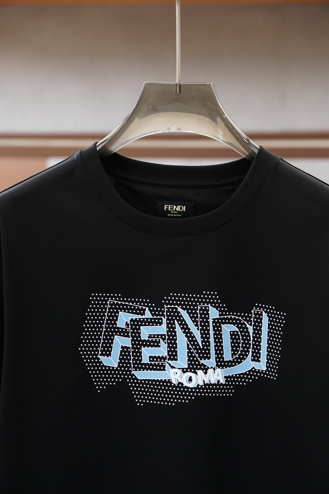 Fendi芬迪26新品专柜代购臻选高版本质地A级 26/S夏季专柜最新款圆领短袖 高端订制 设计前卫时尚