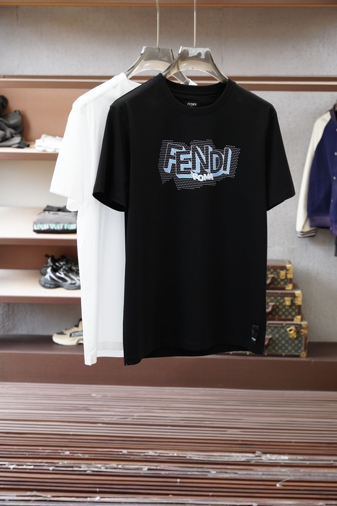 Fendi芬迪26新品专柜代购臻选高版本质地A级 26/S夏季专柜最新款圆领短袖 高端订制 设计前卫时尚
