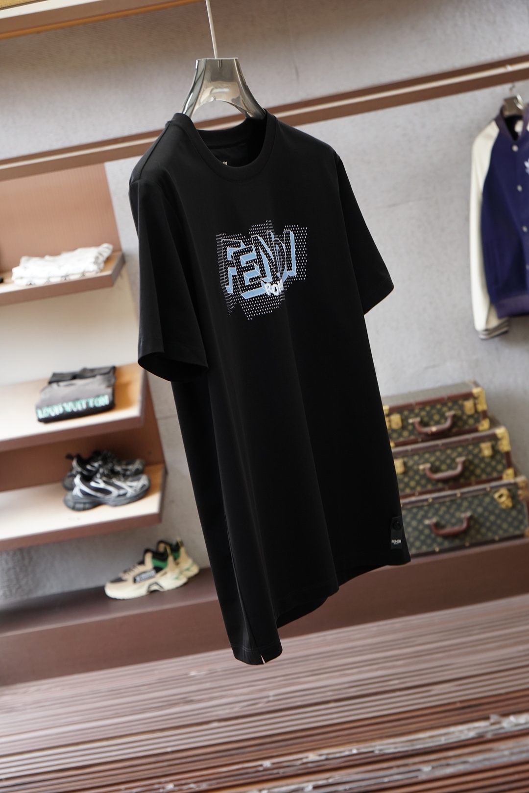 Fendi芬迪26新品专柜代购臻选高版本质地A级 26/S夏季专柜最新款圆领短袖 高端订制 设计前卫时尚