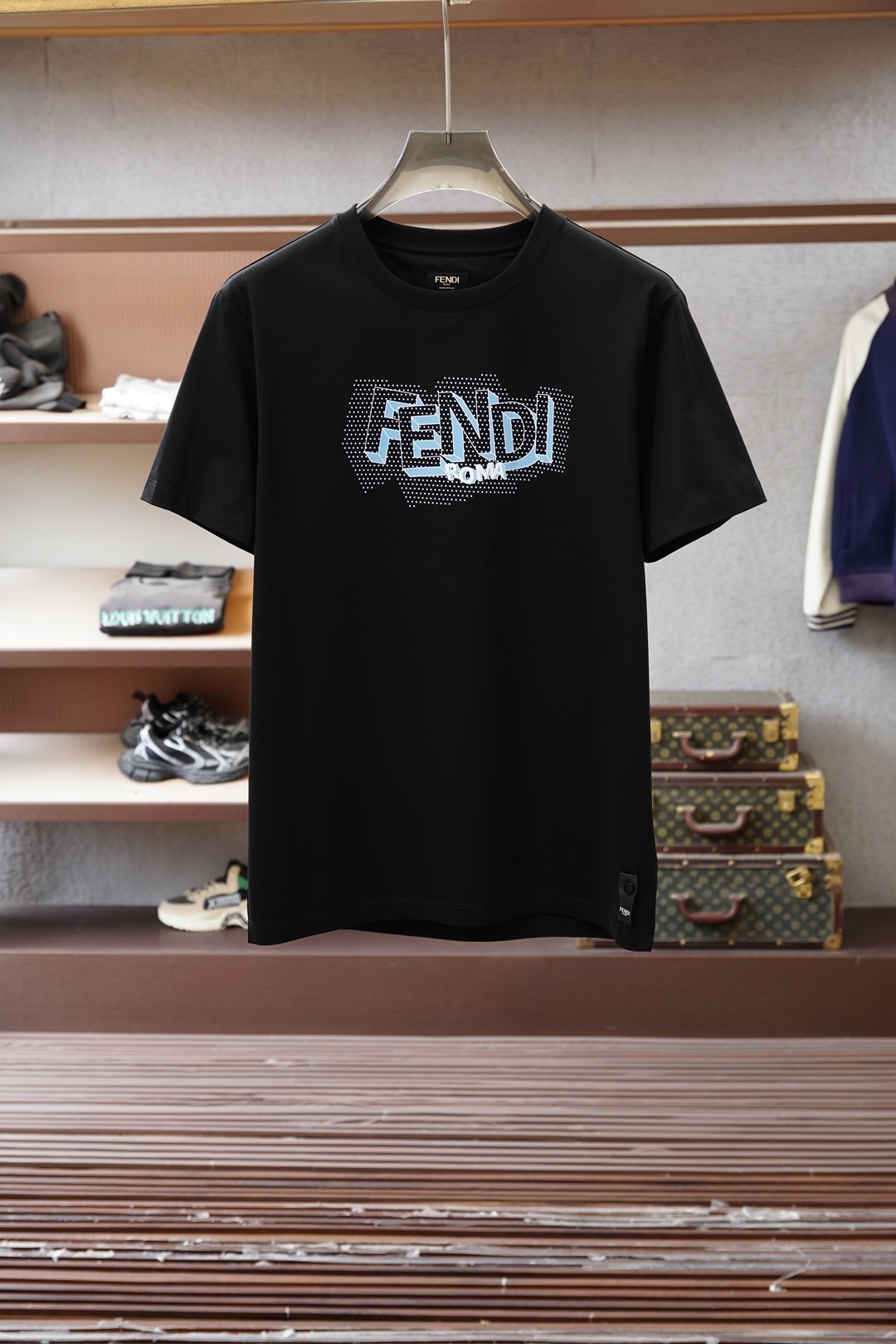 Fendi芬迪26新品专柜代购臻选高版本质地A级 26/S夏季专柜最新款圆领短袖 高端订制 设计前卫时尚