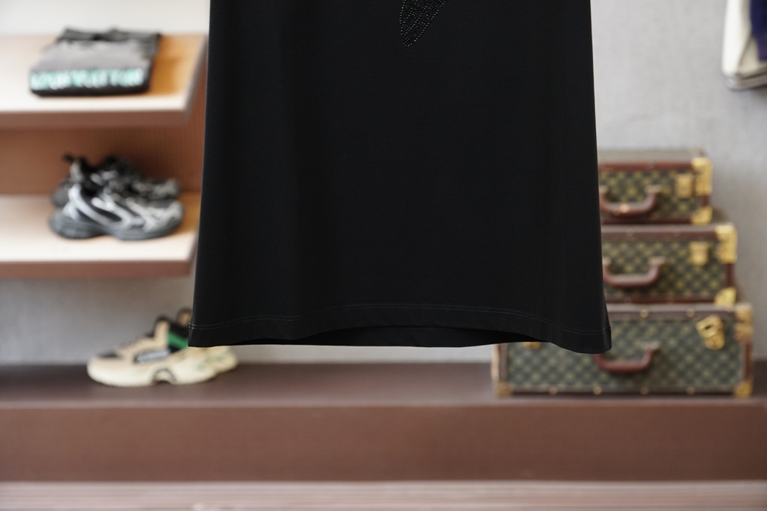 史蒂芬Stefano Ricci·SS26春夏新品水晶鹰头T恤短袖T恤，正面鹰头Logo饰水晶点状装饰，