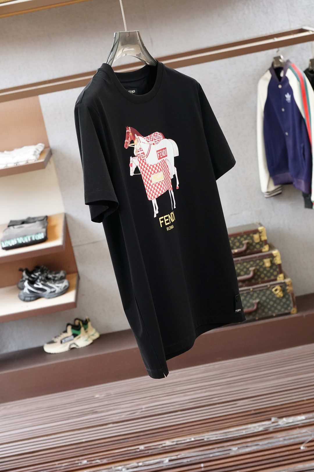 Fendi芬迪-26新品专柜代购臻选高版本质地A级 26/S夏季专柜最新款圆领短袖 高端订制 设计前卫时