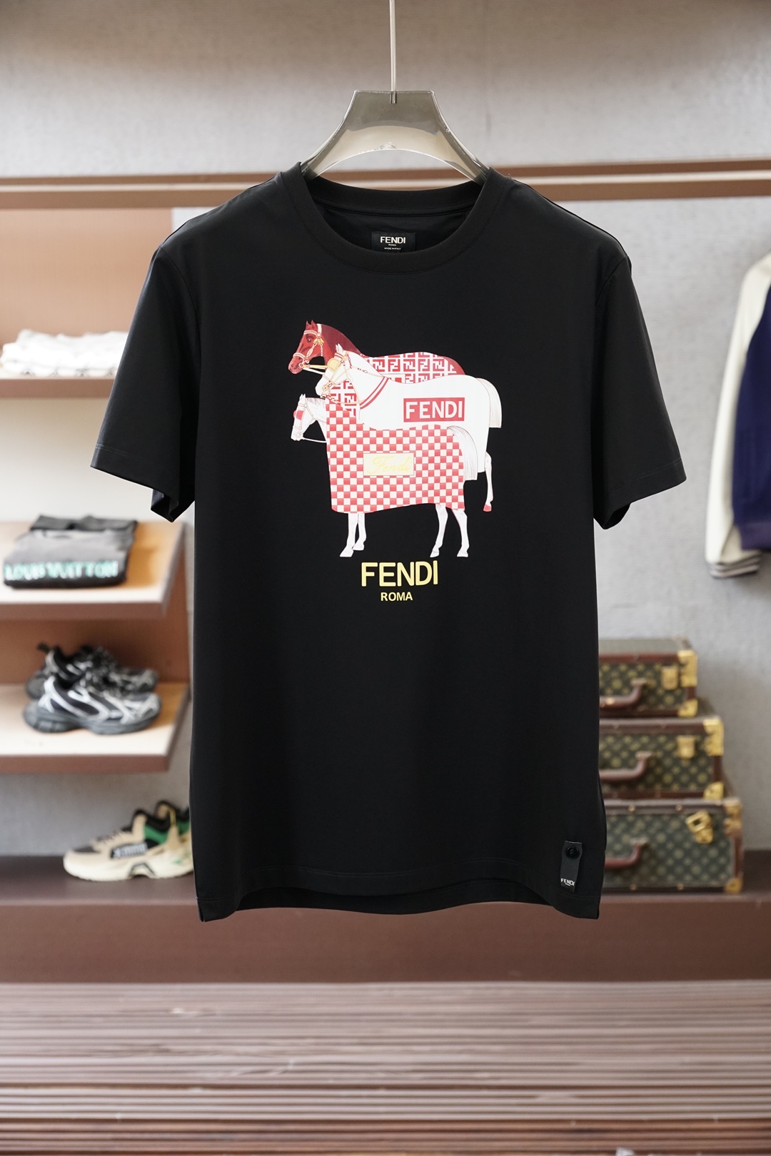 Fendi芬迪-26新品专柜代购臻选高版本质地A级 26/S夏季专柜最新款圆领短袖 高端订制 设计前卫时