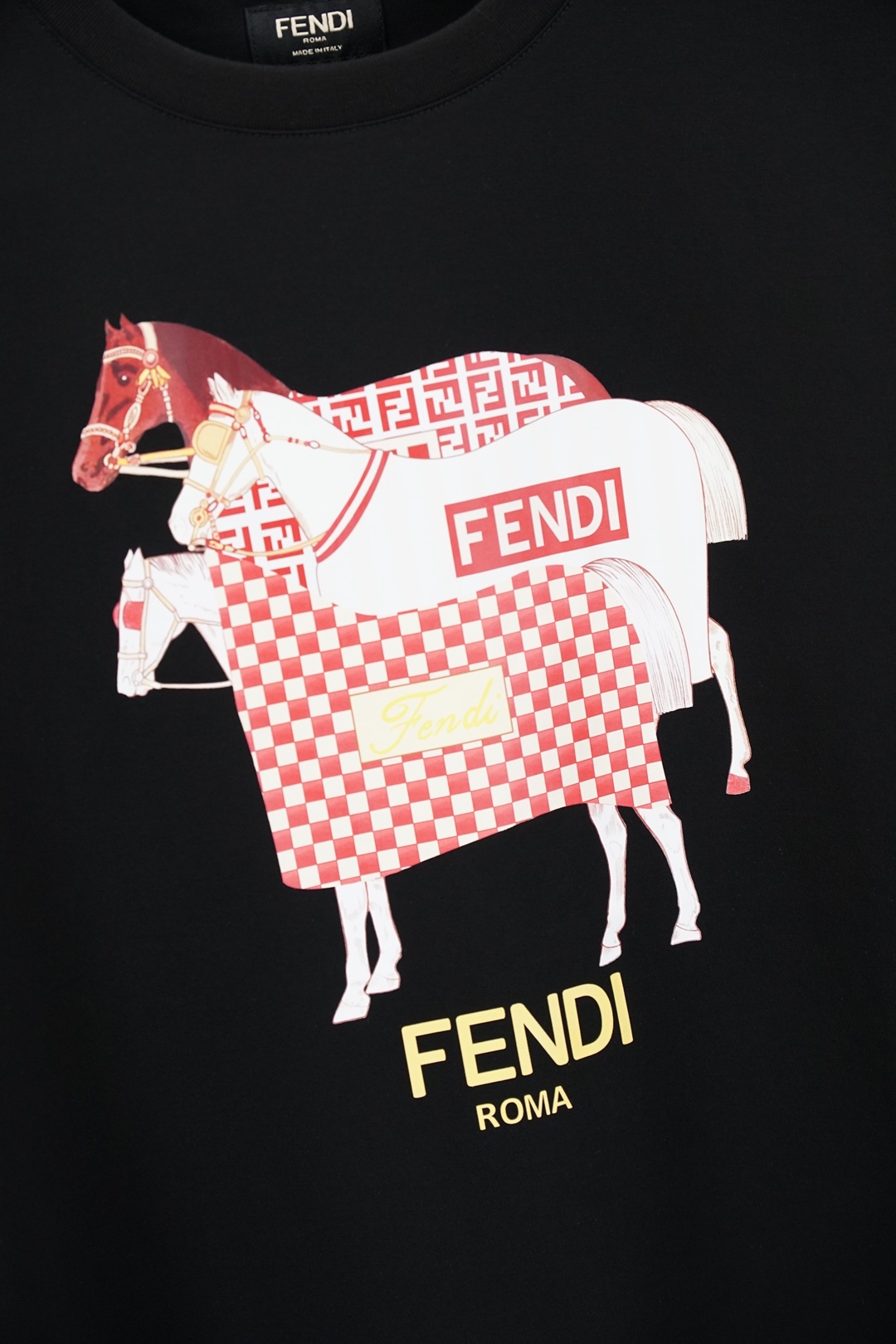 Fendi芬迪-26新品专柜代购臻选高版本质地A级 26/S夏季专柜最新款圆领短袖 高端订制 设计前卫时