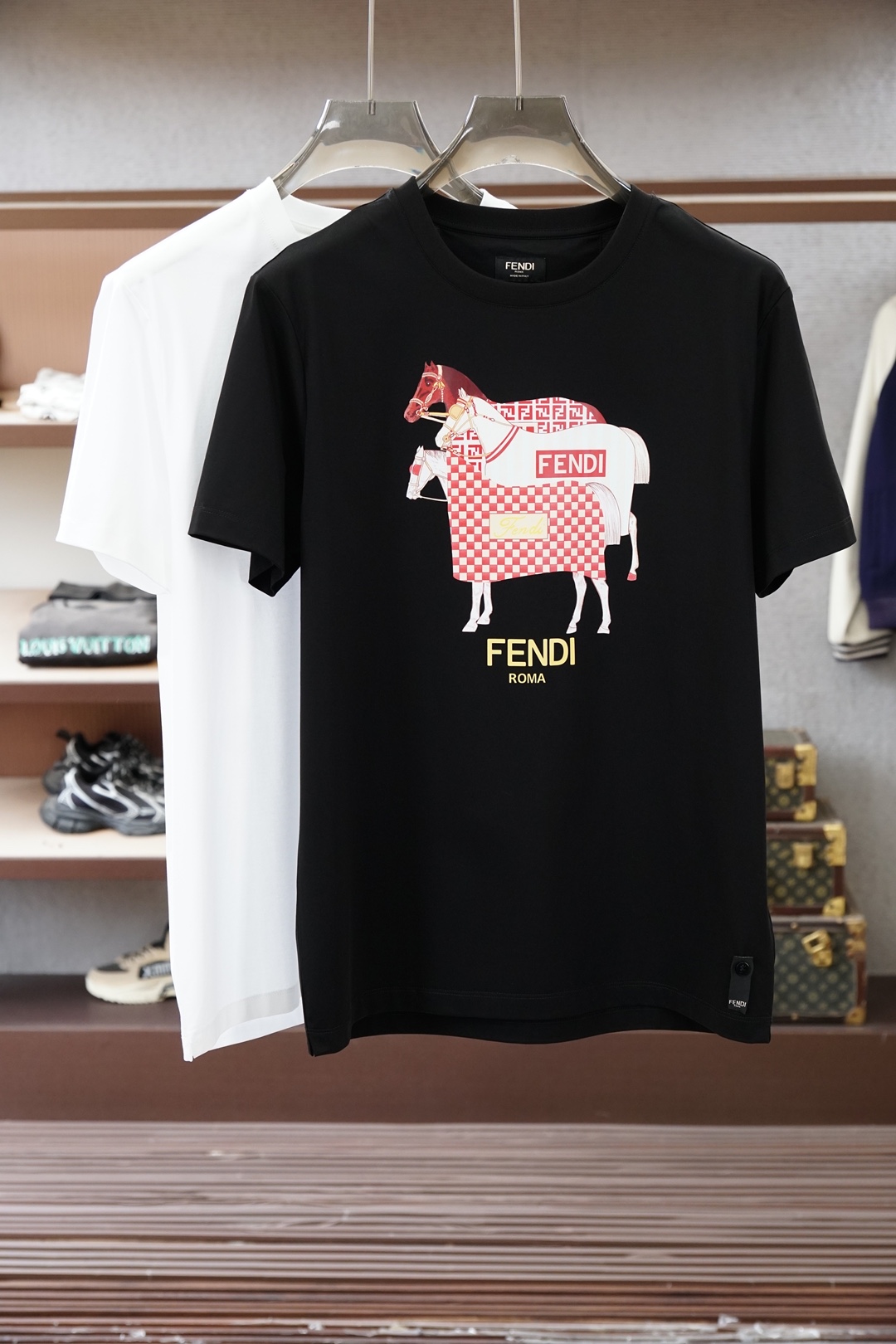 Fendi芬迪-26新品专柜代购臻选高版本质地A级 26/S夏季专柜最新款圆领短袖 高端订制 设计前卫时