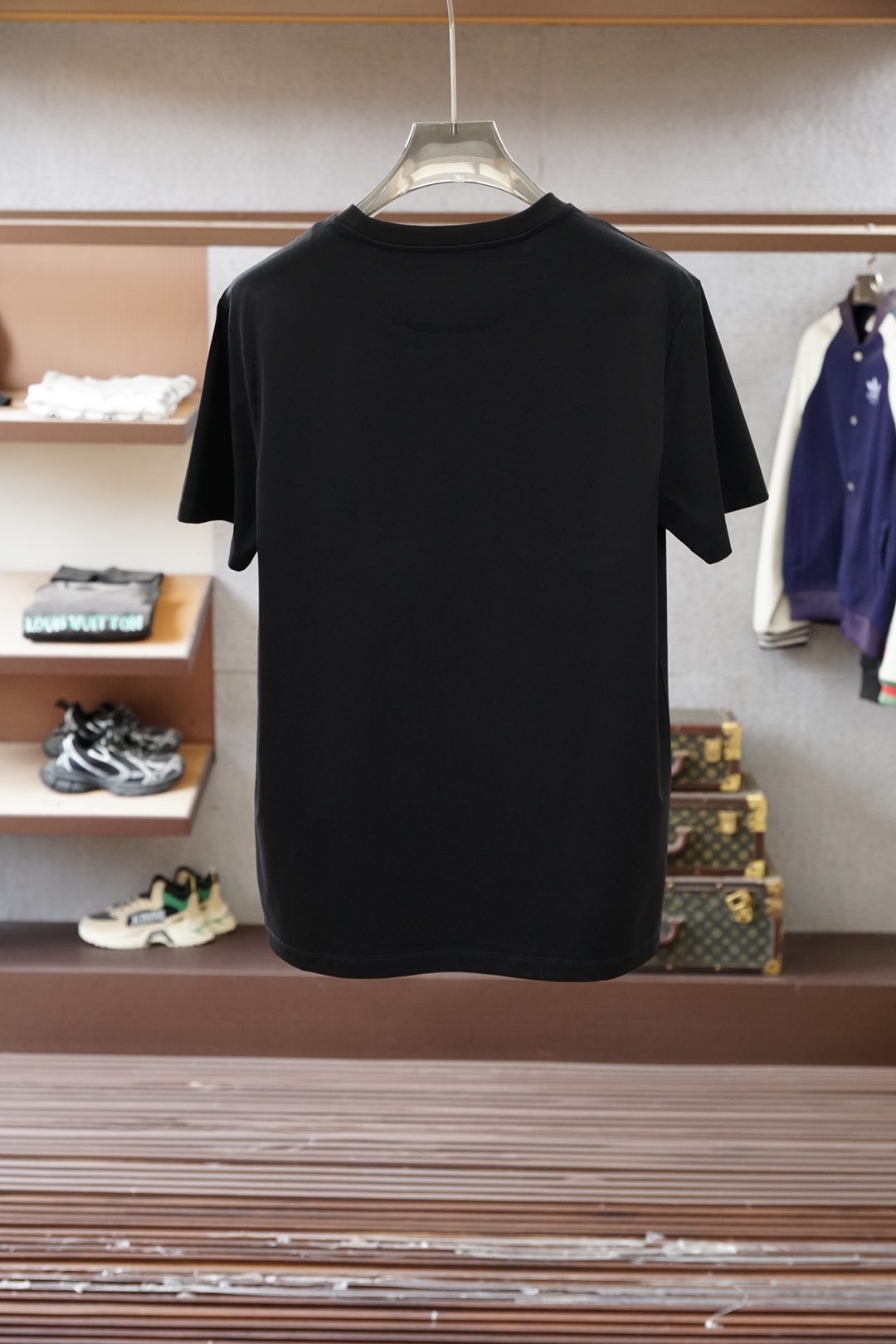 Fendi芬迪-26新品专柜代购臻选高版本质地A级 26/S夏季专柜最新款圆领短袖 高端订制 设计前卫时