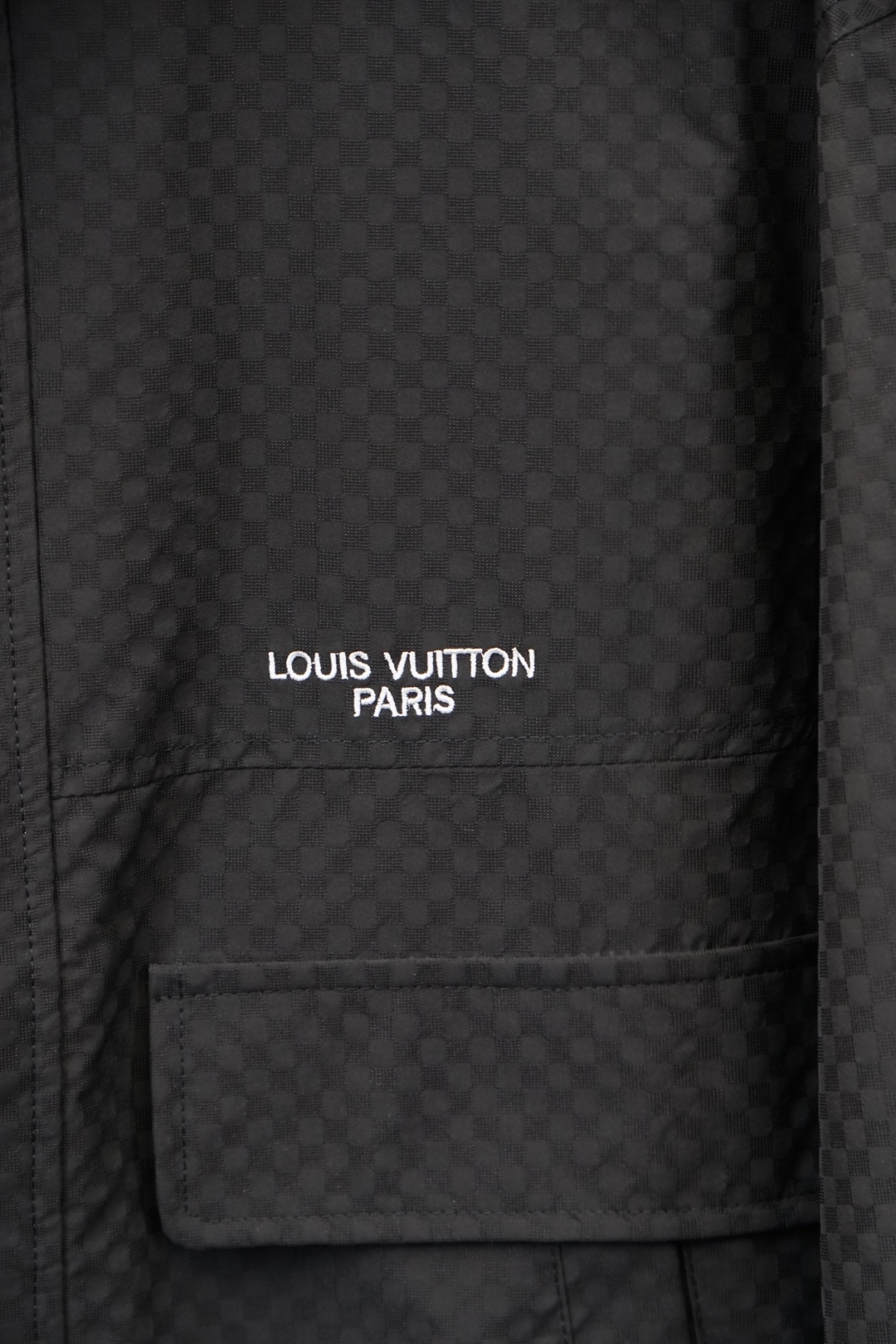 Lv 2026ss春季新款立领外套，衬衣立领时尚个性、加厚纯棉面料笔挺有型，进口YKK五金全高端版本！高