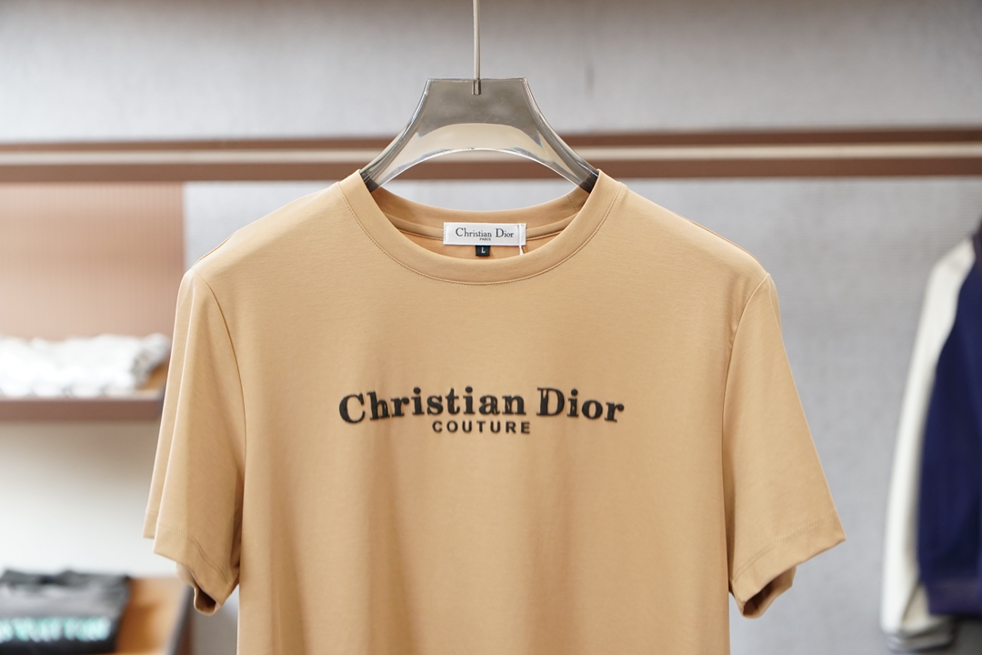 Dior迪奥/2026早春ss系列新品🎉🎉🌷🌻😇P/男士短袖👍🏼时尚经典圆领设计！奢华品牌字母LOGO搭