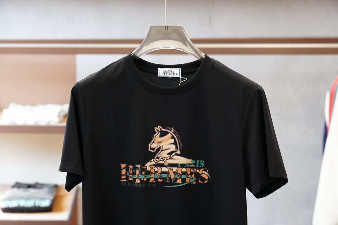 Hermes爱马仕-2026早春ss系列新品🎉🎉🌷🌻😇P/男士短袖👍🏼时尚经典圆领设计！奢华品牌字母LO