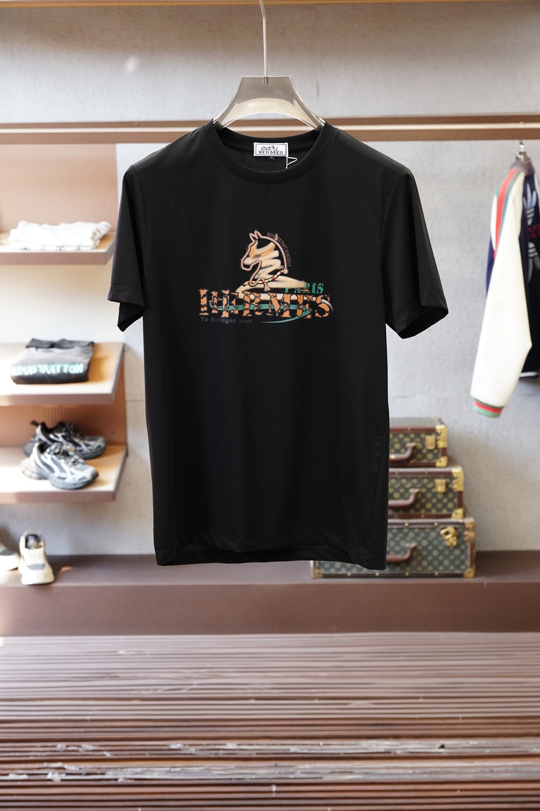 Hermes爱马仕-2026早春ss系列新品🎉🎉🌷🌻😇P/男士短袖👍🏼时尚经典圆领设计！奢华品牌字母LO