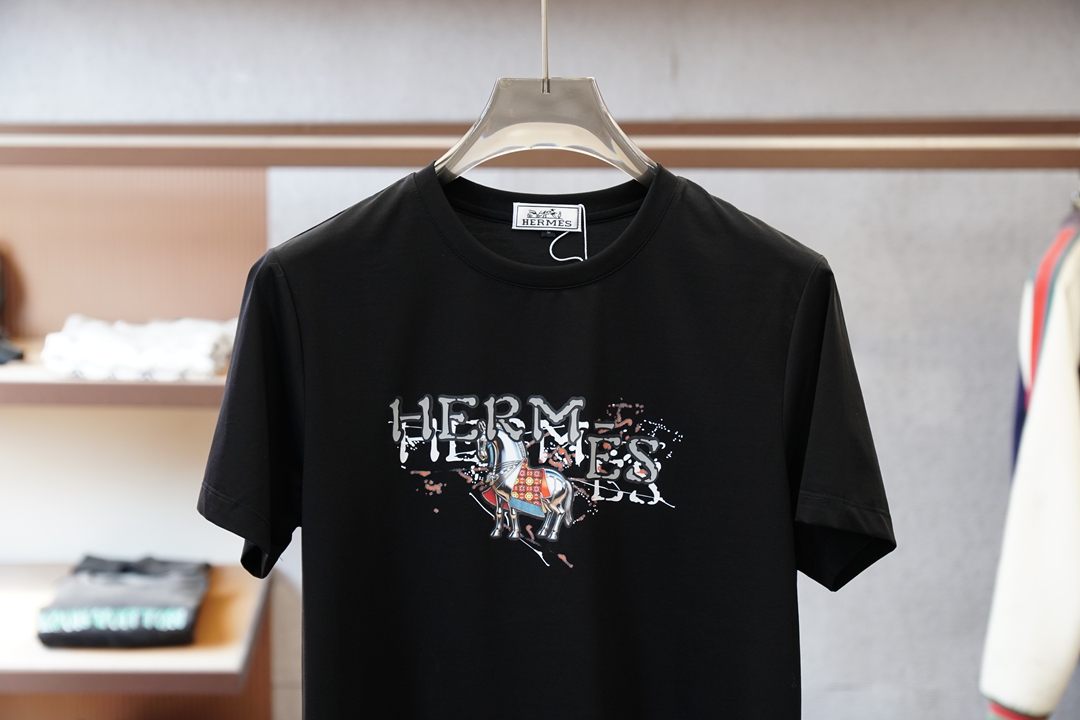 Hermes爱马仕-2026早春ss系列新品🎉🎉🌷🌻😇P/男士短袖👍🏼时尚经典圆领设计！奢华品牌字母LO