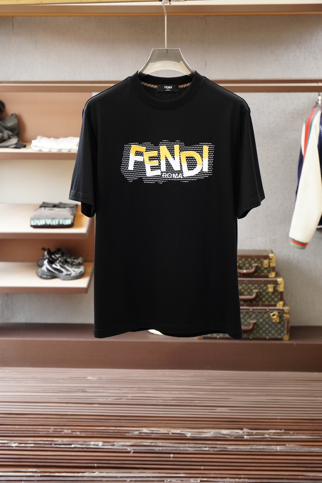 Fendi芬迪-2026春夏新款男女同款👫短袖T恤！时尚休闲短袖T恤衫！胸前字母logo图案刺绣设计！极