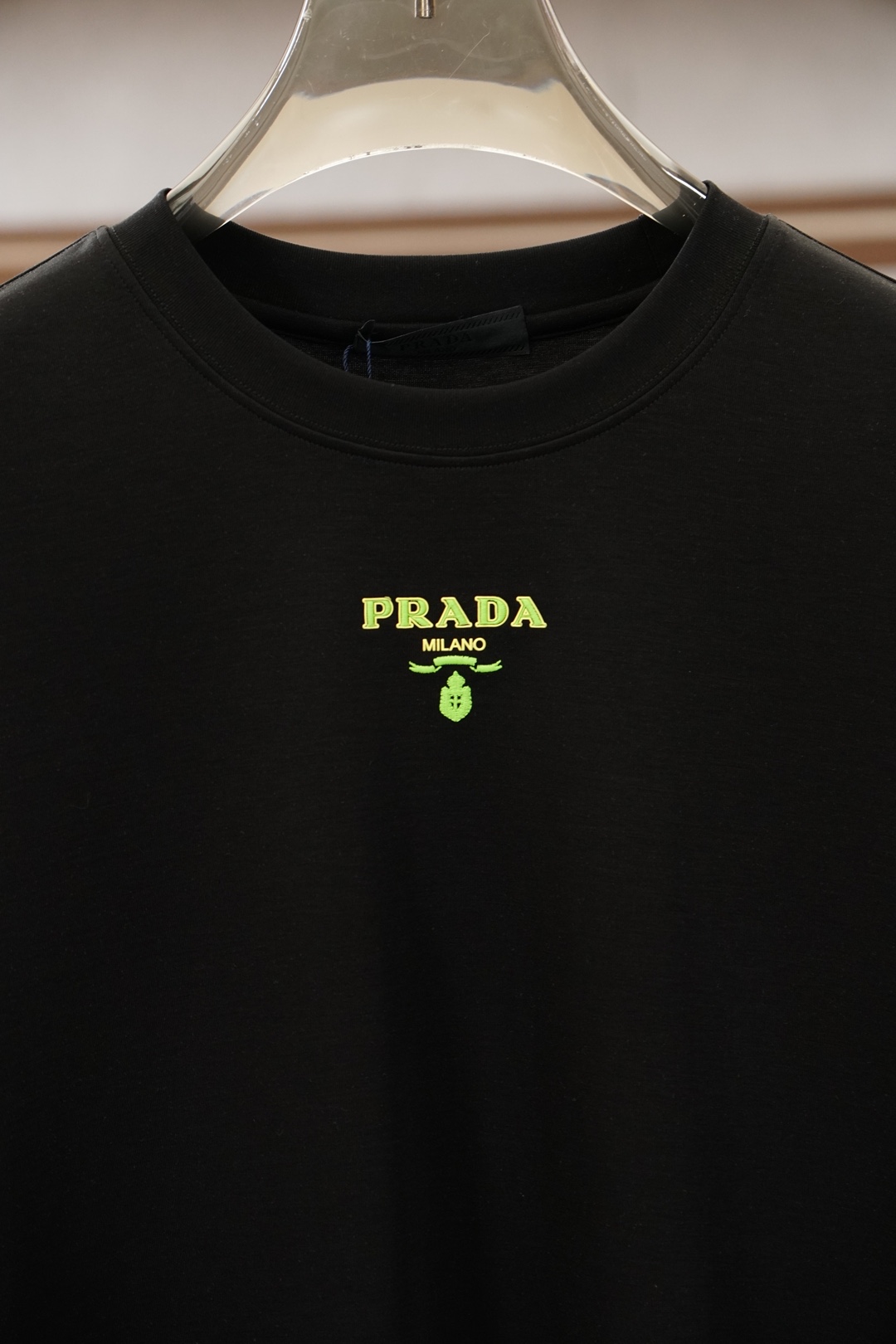 Prada普拉达-2026春夏新款男女同款👫短袖T恤！时尚休闲短袖T恤衫！胸前字母logo图案刺绣设计！