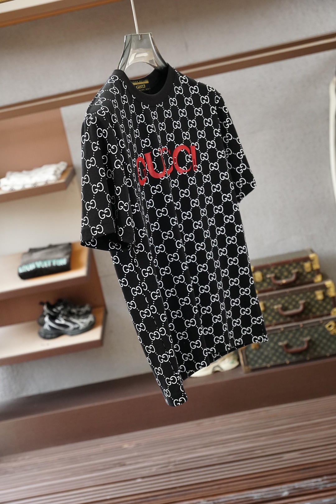 Gucci古奇2026ss圆领时尚双G图案提花工艺，短袖T恤采用高支双股精梳棉混纺面料，领口采用高弹力罗