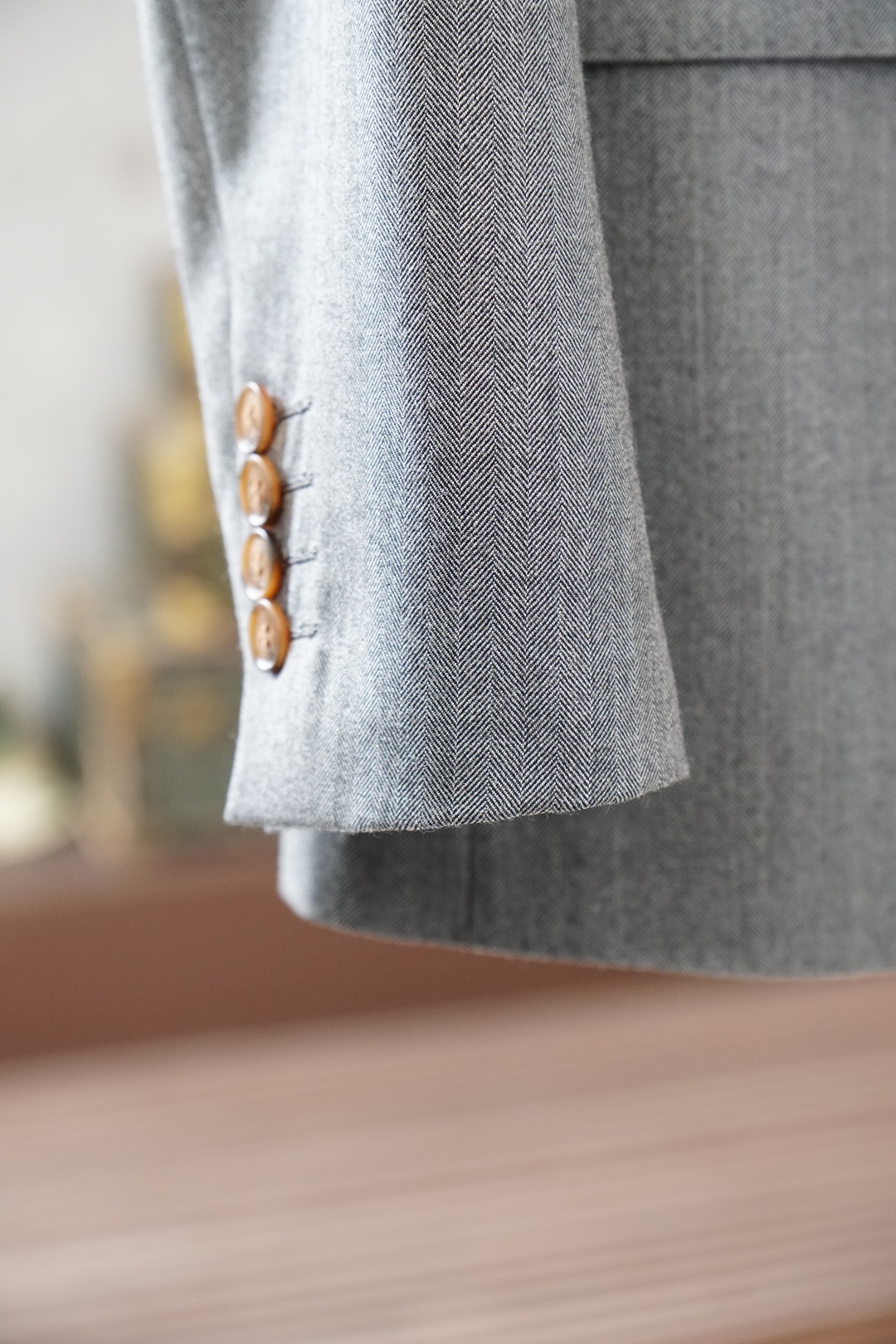 ，一套经典之选】loro Piana诺悠翩雅经典西服2件套，采用后背双开叉，半麻衬工艺，彰显绅士风格，也
