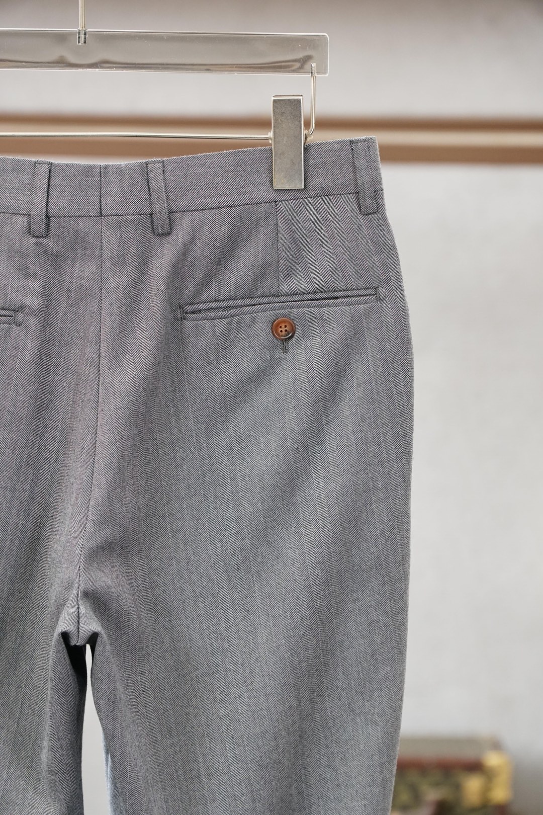 ，一套经典之选】loro Piana诺悠翩雅经典西服2件套，采用后背双开叉，半麻衬工艺，彰显绅士风格，也
