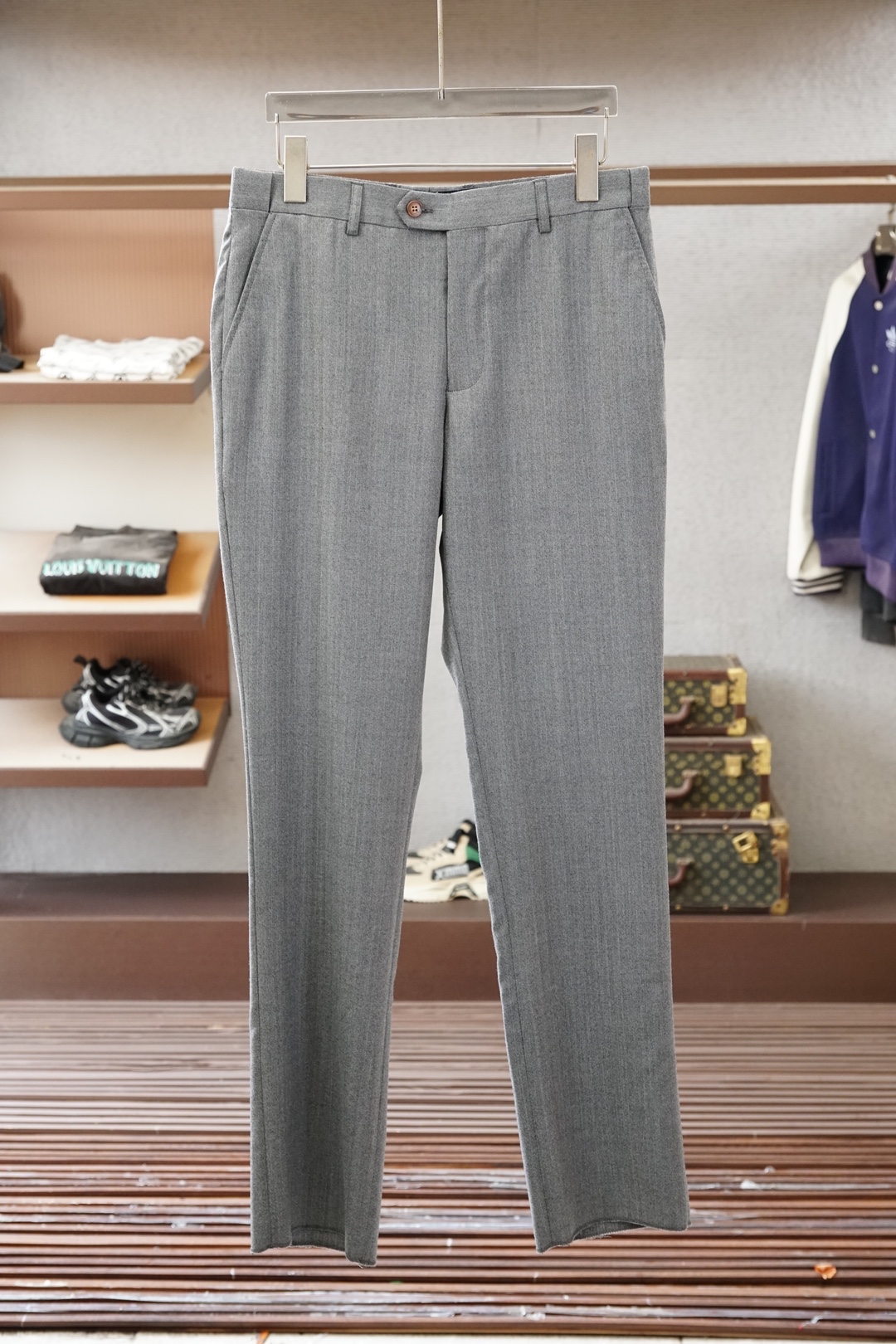 ，一套经典之选】loro Piana诺悠翩雅经典西服2件套，采用后背双开叉，半麻衬工艺，彰显绅士风格，也