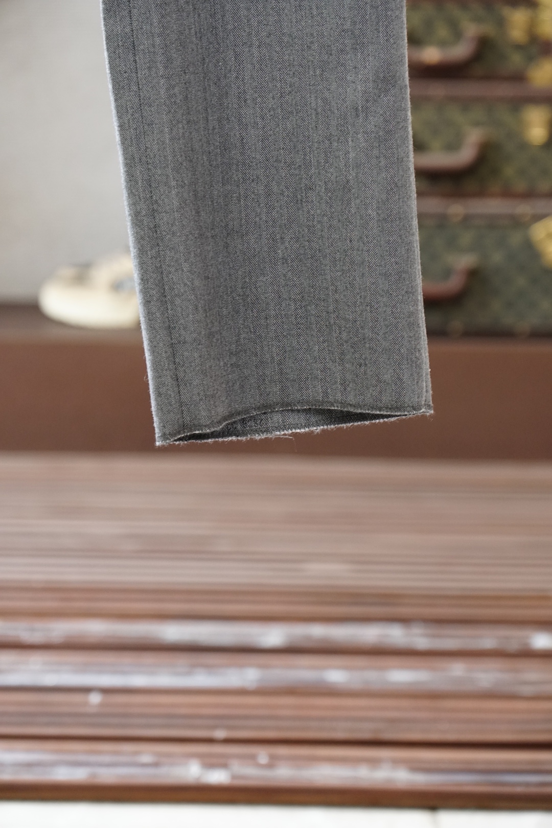 ，一套经典之选】loro Piana诺悠翩雅经典西服2件套，采用后背双开叉，半麻衬工艺，彰显绅士风格，也