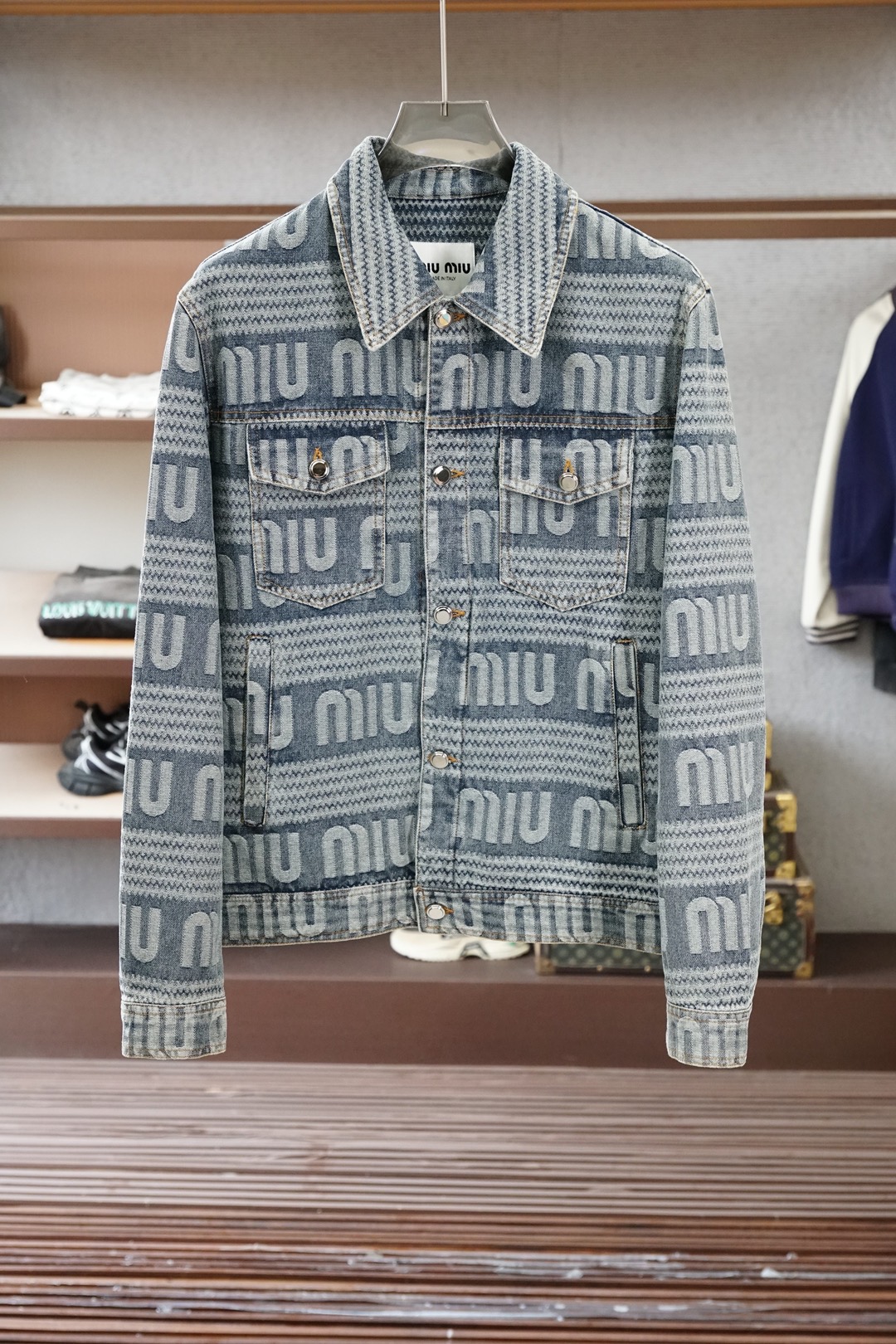 Miumiu-🤪🥸✨🪷2026早春新款牛仔外套，各路明星专爱款，1.1原版版型细节开发，五金，随意进出专