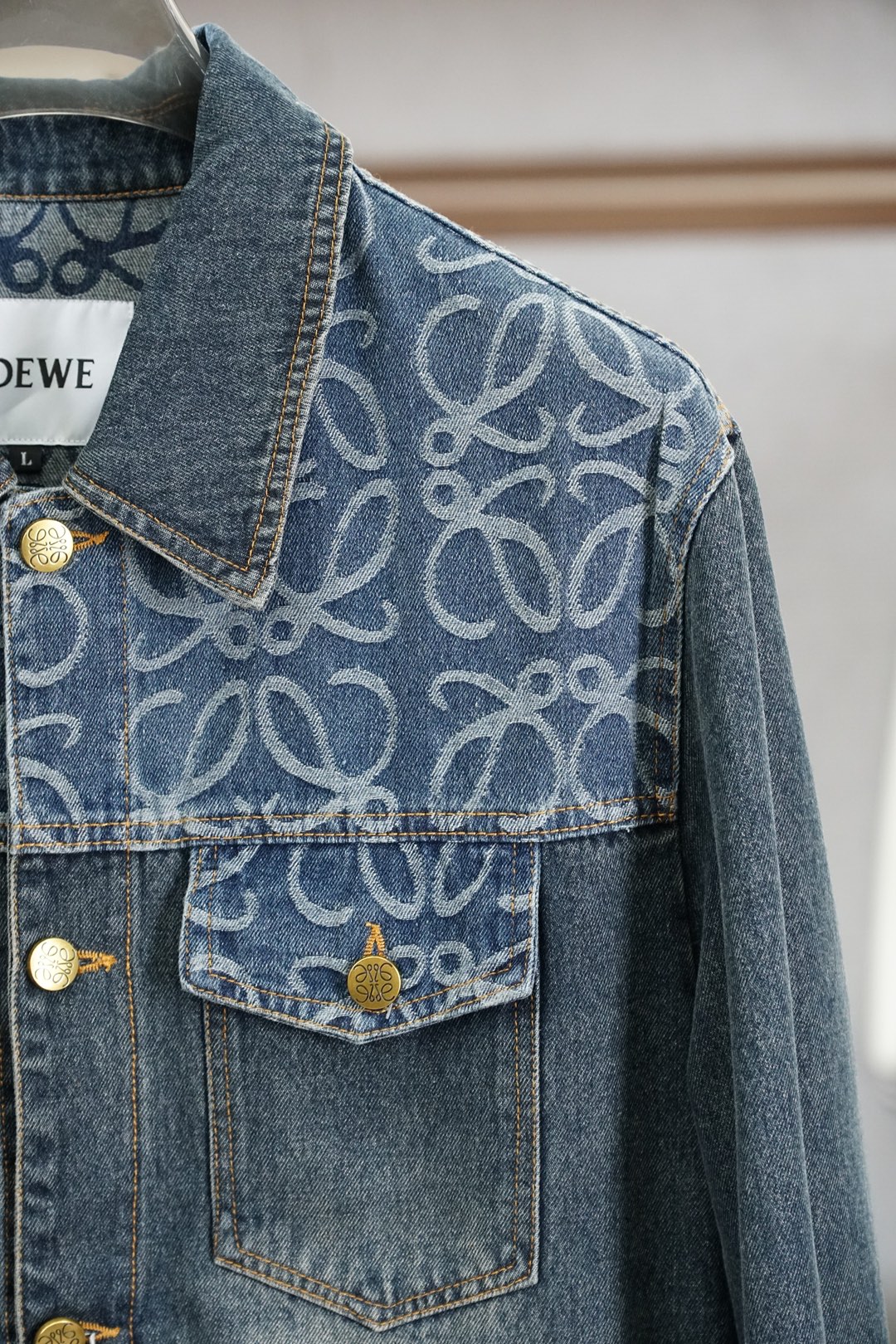 Loewe-🤪🥸✨🪷2026早春新款牛仔外套，各路明星专爱款，1.1原版版型细节开发，五金，随意进出专柜