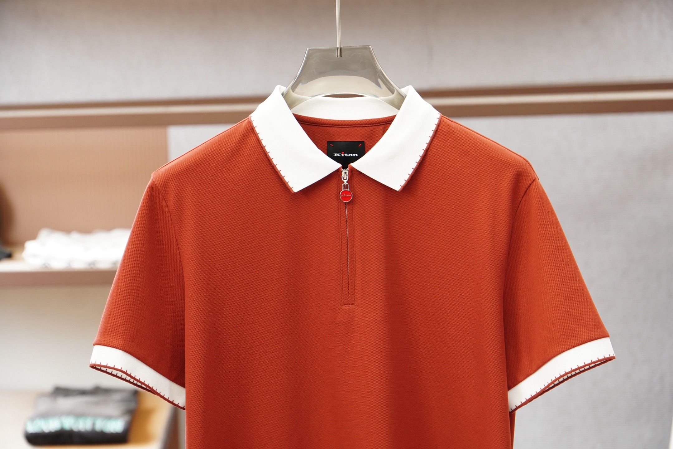 奇顿，kiton2026ss春夏新款男士半拉链套头短袖针织衫POLO，经过特殊浇洗工艺处理，手感柔软且质
