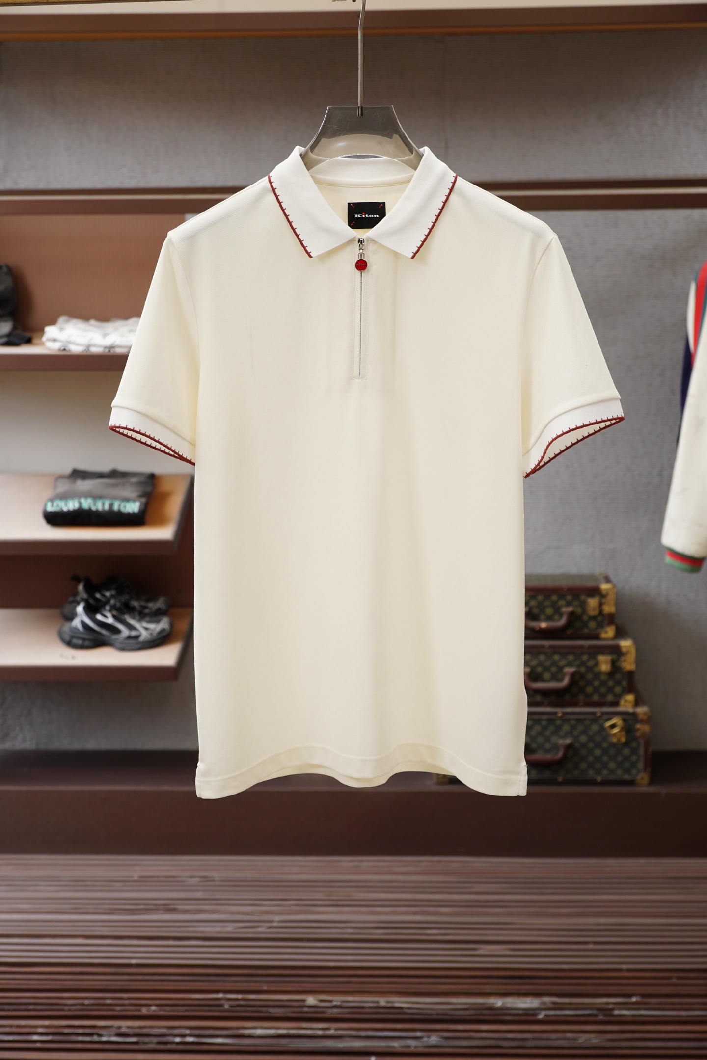 奇顿，kiton2026ss春夏新款男士半拉链套头短袖针织衫POLO，经过特殊浇洗工艺处理，手感柔软且质