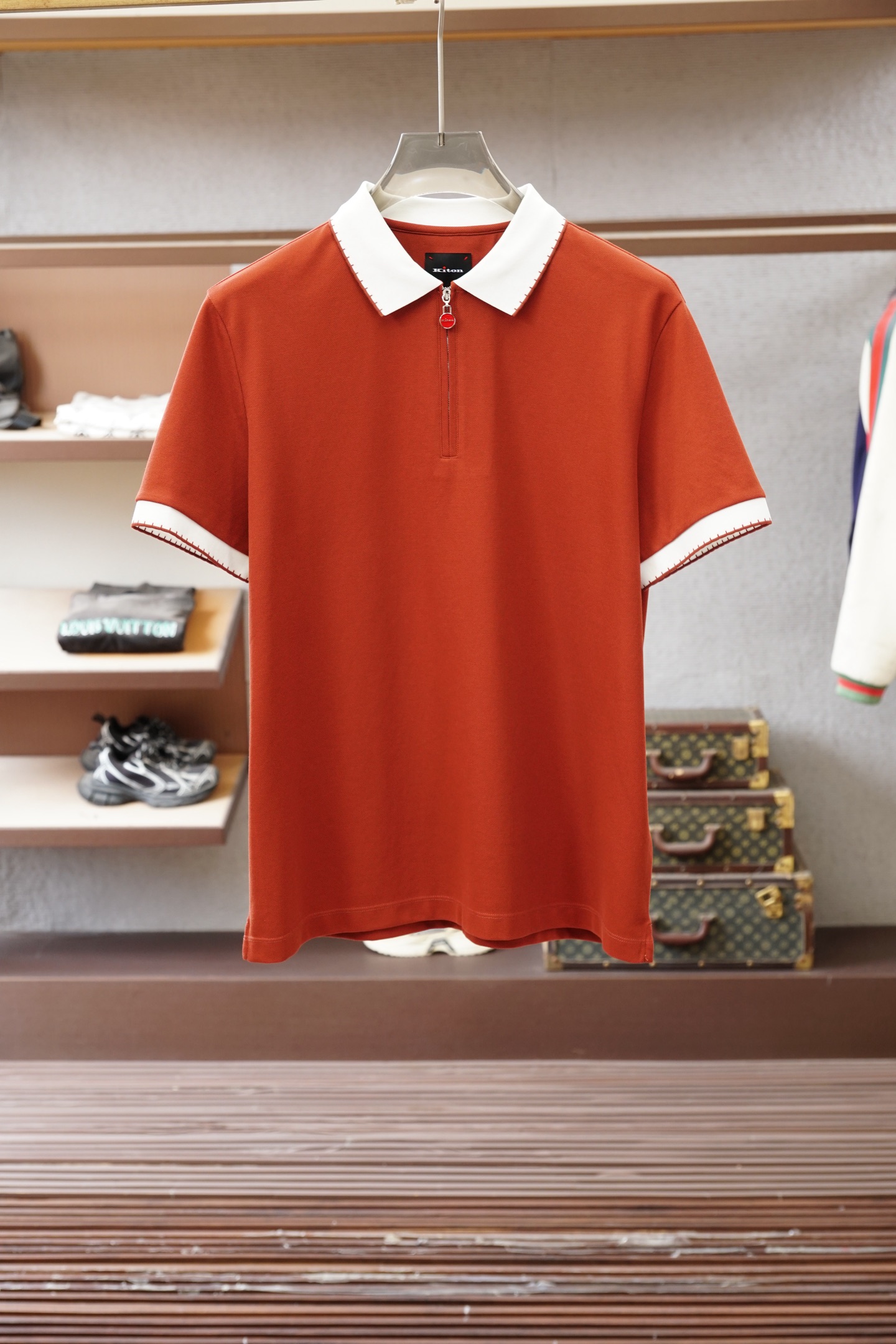 奇顿，kiton2026ss春夏新款男士半拉链套头短袖针织衫POLO，经过特殊浇洗工艺处理，手感柔软且质
