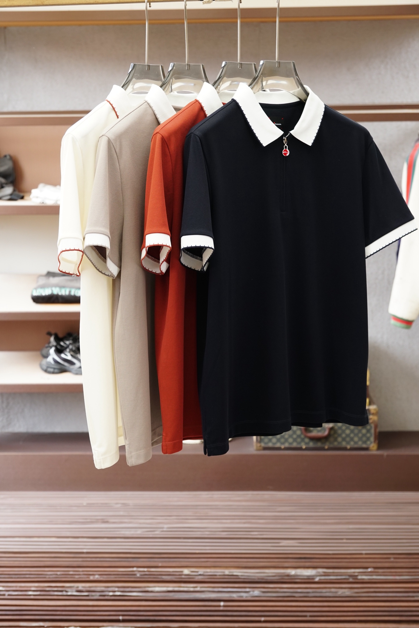 奇顿/kiton 2026ss春夏新款男士半拉链套头短袖针织衫POLO，经过特殊浇洗工艺处理，手感柔软且