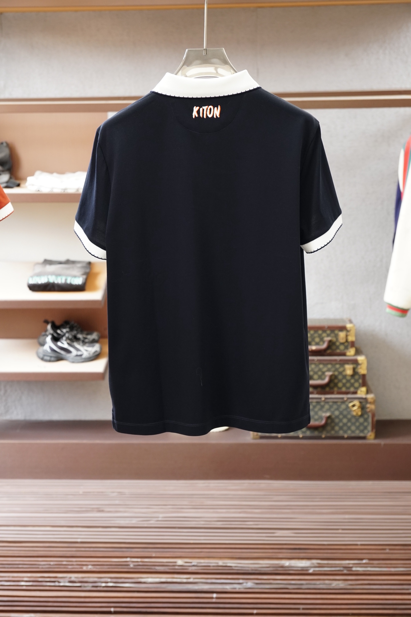 奇顿/kiton 2026ss春夏新款男士半拉链套头短袖针织衫POLO，经过特殊浇洗工艺处理，手感柔软且