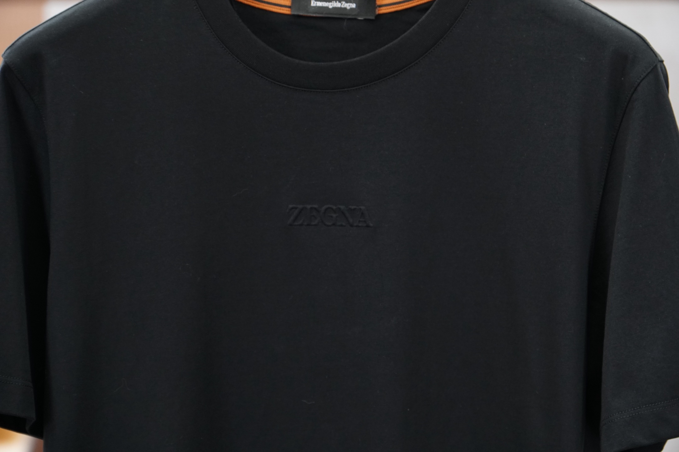 ，zegna 杰尼亚/2026SS 压印logo标识净色短袖T恤。定制60支三股平纹精棉面料 极致柔软舒