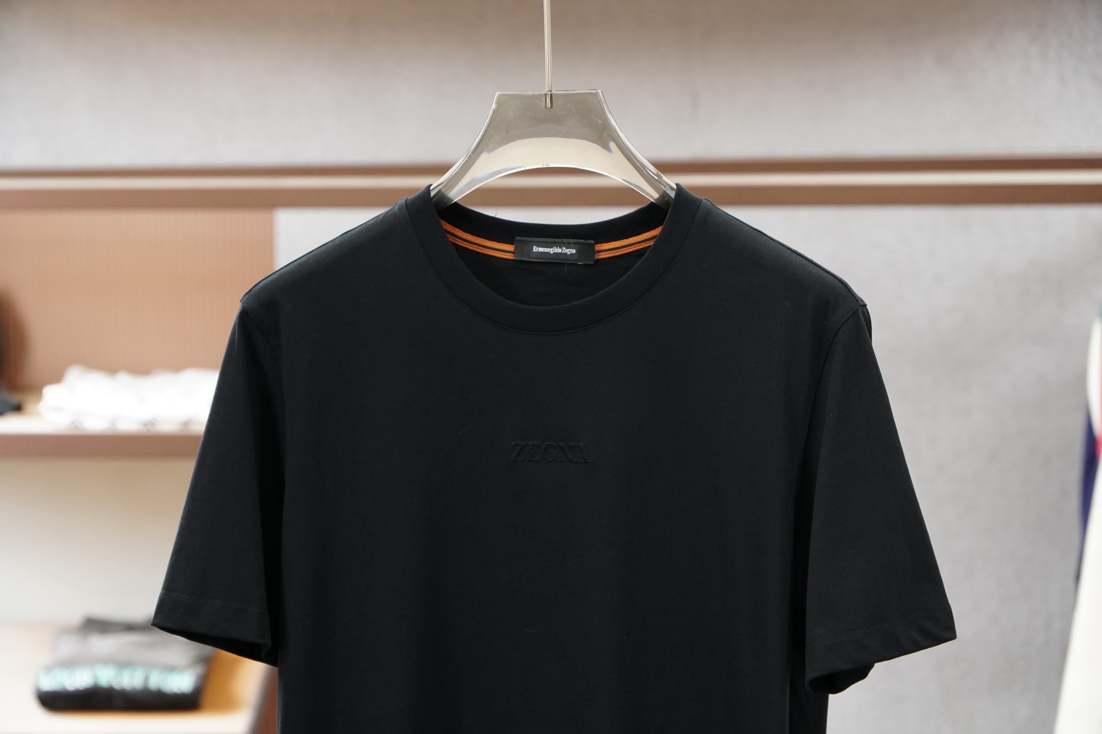 ，zegna 杰尼亚/2026SS 压印logo标识净色短袖T恤。定制60支三股平纹精棉面料 极致柔软舒