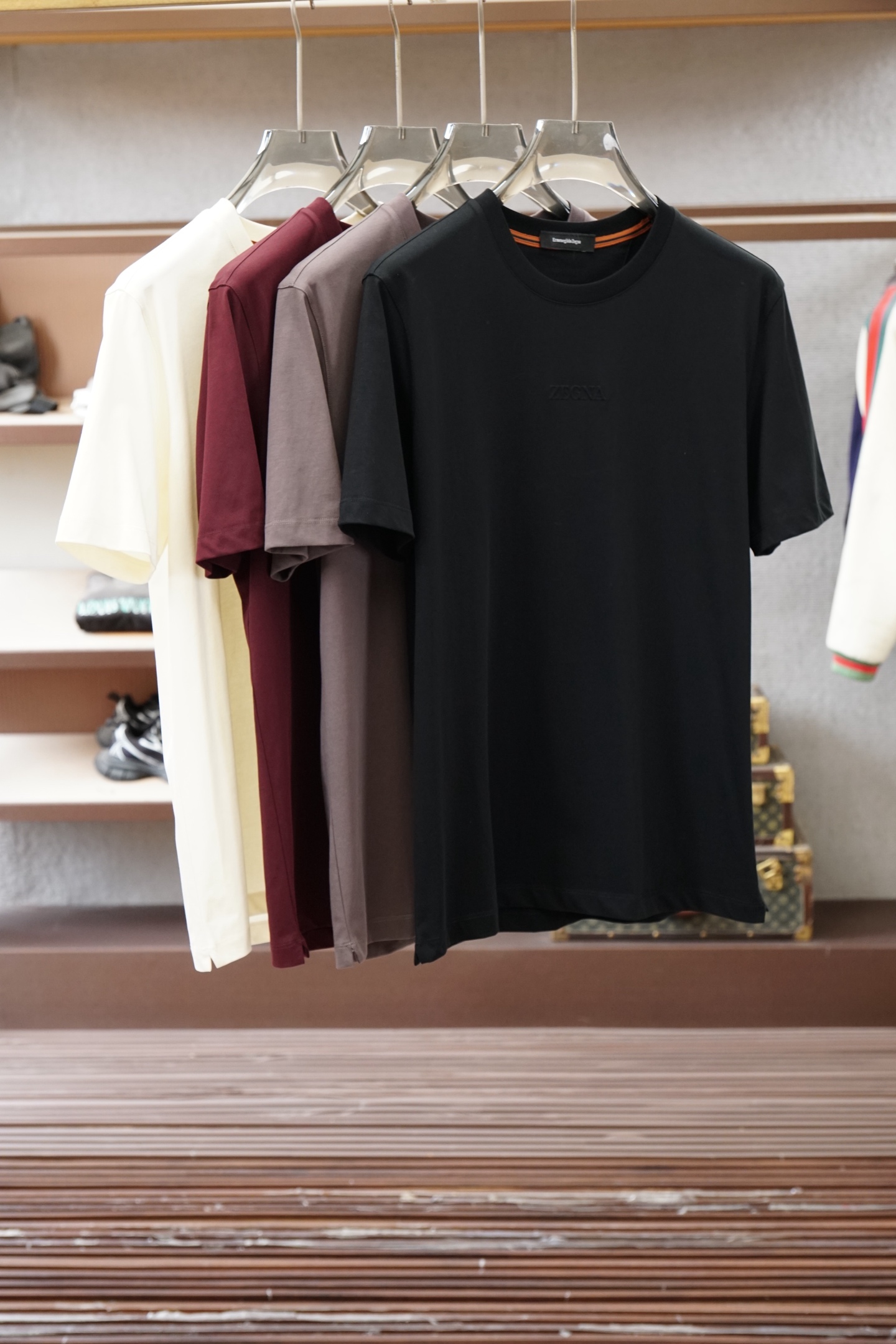 ，zegna 杰尼亚/2026SS 压印logo标识净色短袖T恤。定制60支三股平纹精棉面料 极致柔软舒