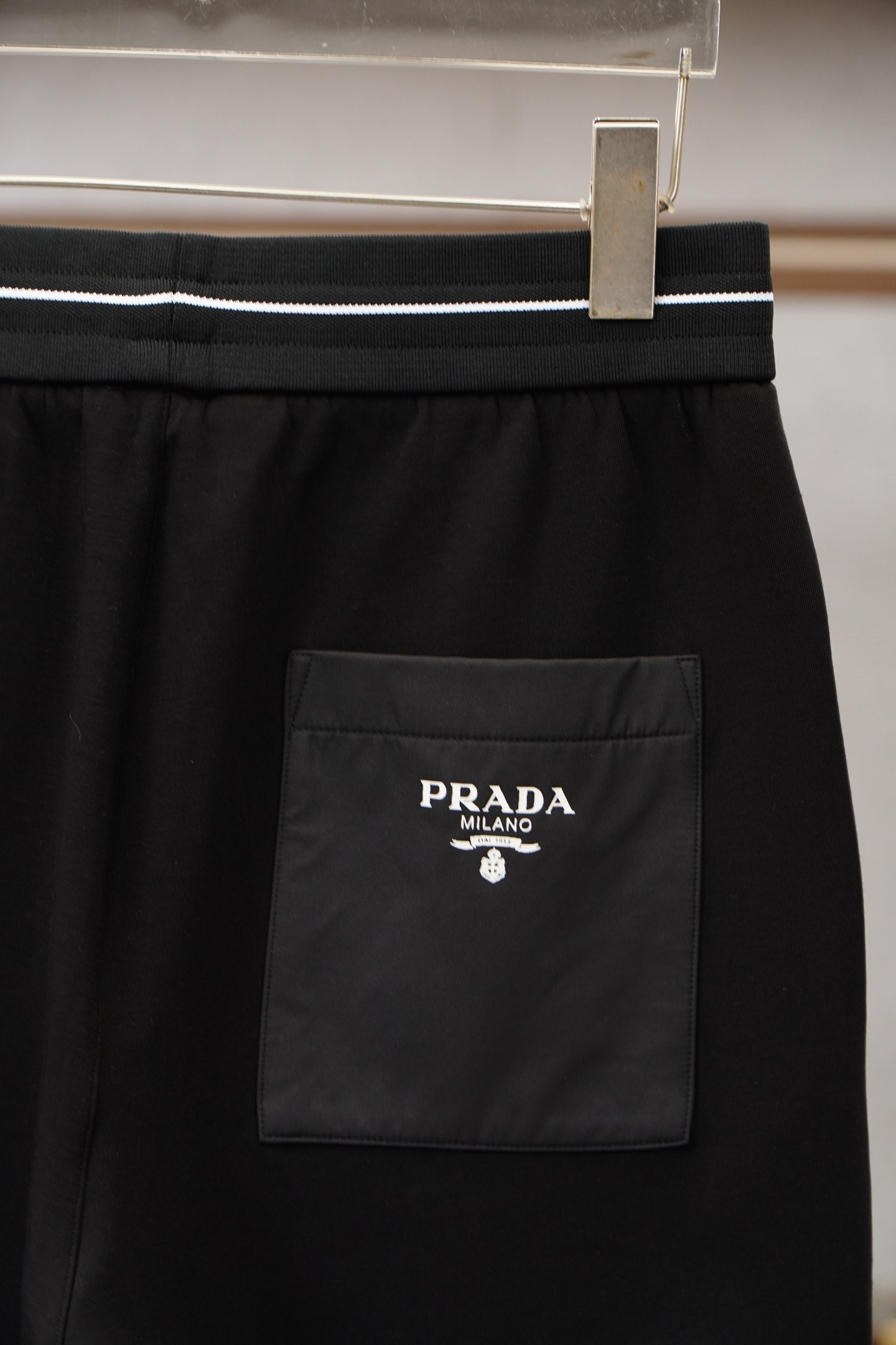 2026ss新品上线🔥🔥🔥Prada-普拉达新品男士短裤👍采用舒适双面棉面料！品味与价值共享 身穿着非常