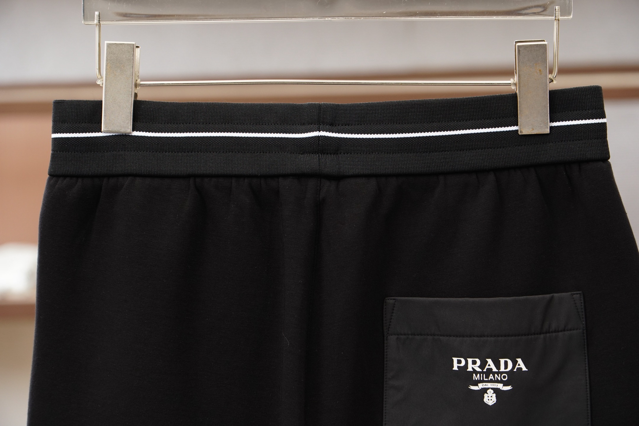 2026ss新品上线🔥🔥🔥Prada-普拉达新品男士短裤👍采用舒适双面棉面料！品味与价值共享 身穿着非常