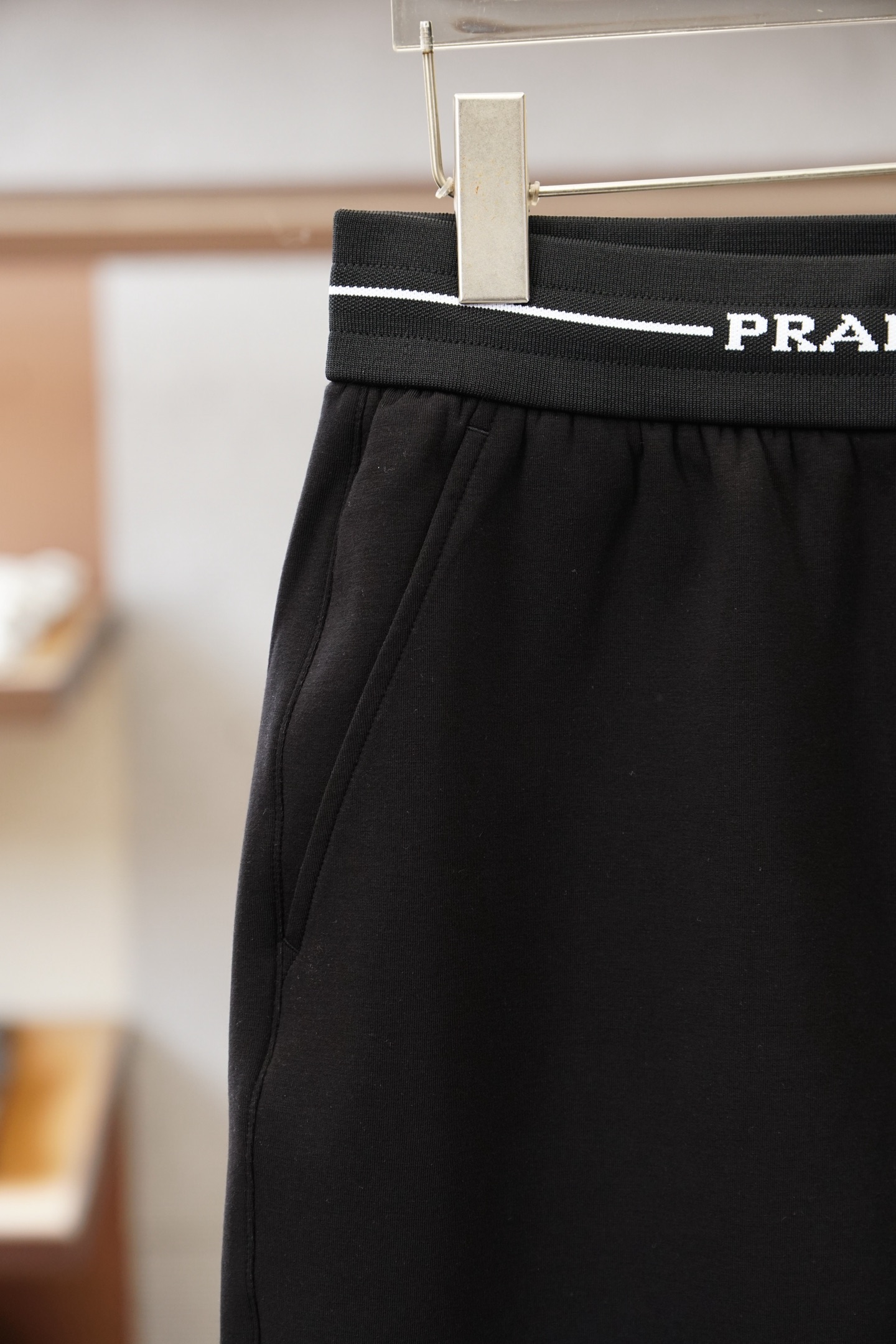 2026ss新品上线🔥🔥🔥Prada-普拉达新品男士短裤👍采用舒适双面棉面料！品味与价值共享 身穿着非常