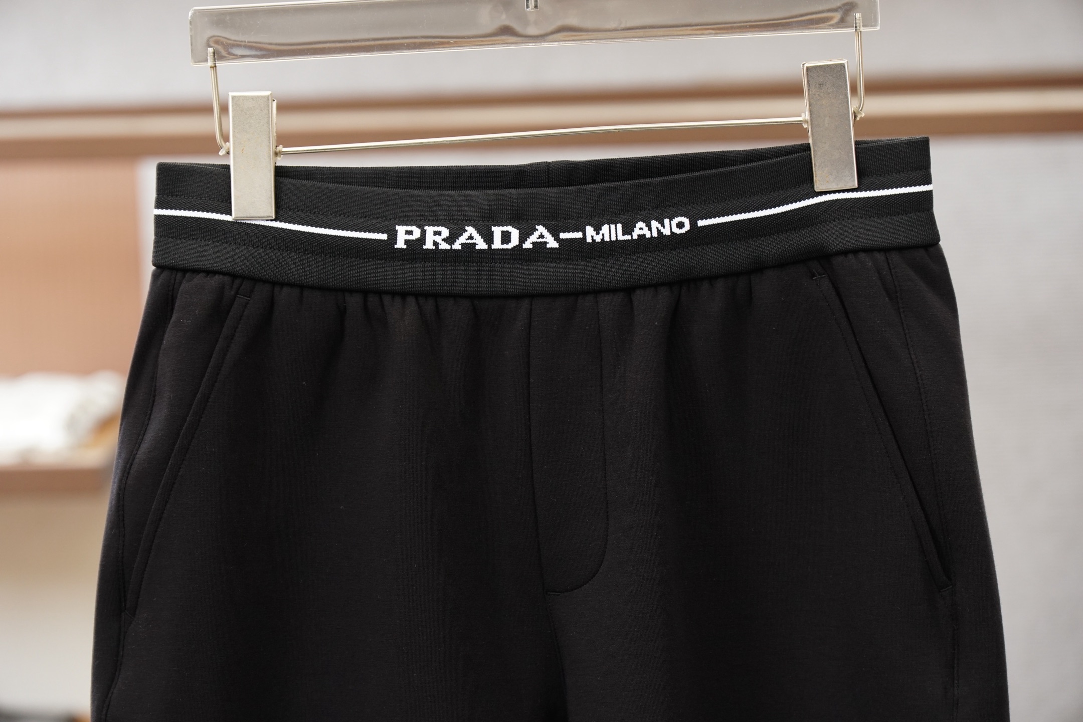 2026ss新品上线🔥🔥🔥Prada-普拉达新品男士短裤👍采用舒适双面棉面料！品味与价值共享 身穿着非常