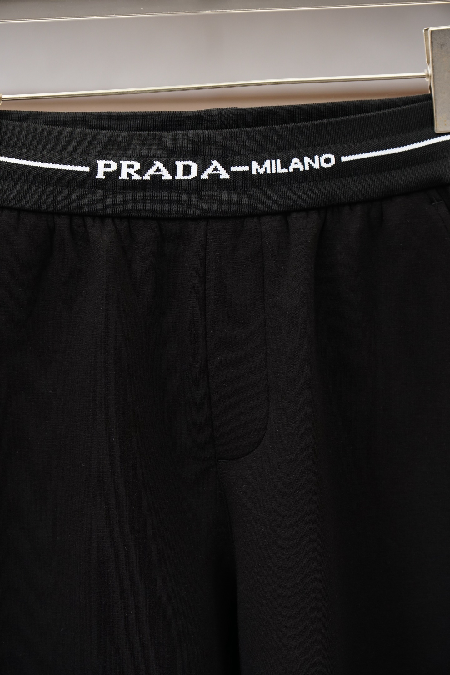 2026ss新品上线🔥🔥🔥Prada-普拉达新品男士短裤👍采用舒适双面棉面料！品味与价值共享 身穿着非常