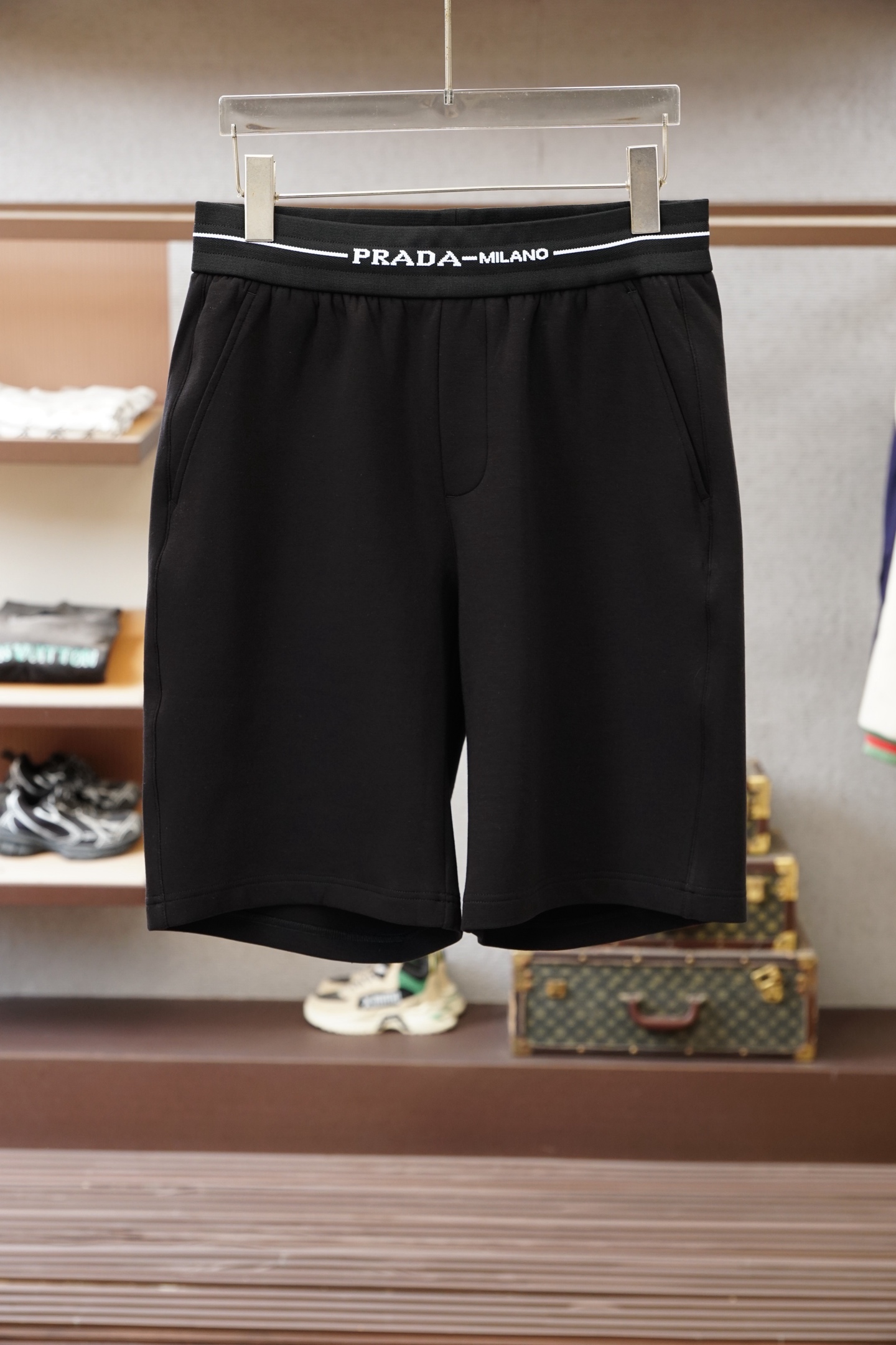 2026ss新品上线🔥🔥🔥Prada-普拉达新品男士短裤👍采用舒适双面棉面料！品味与价值共享 身穿着非常
