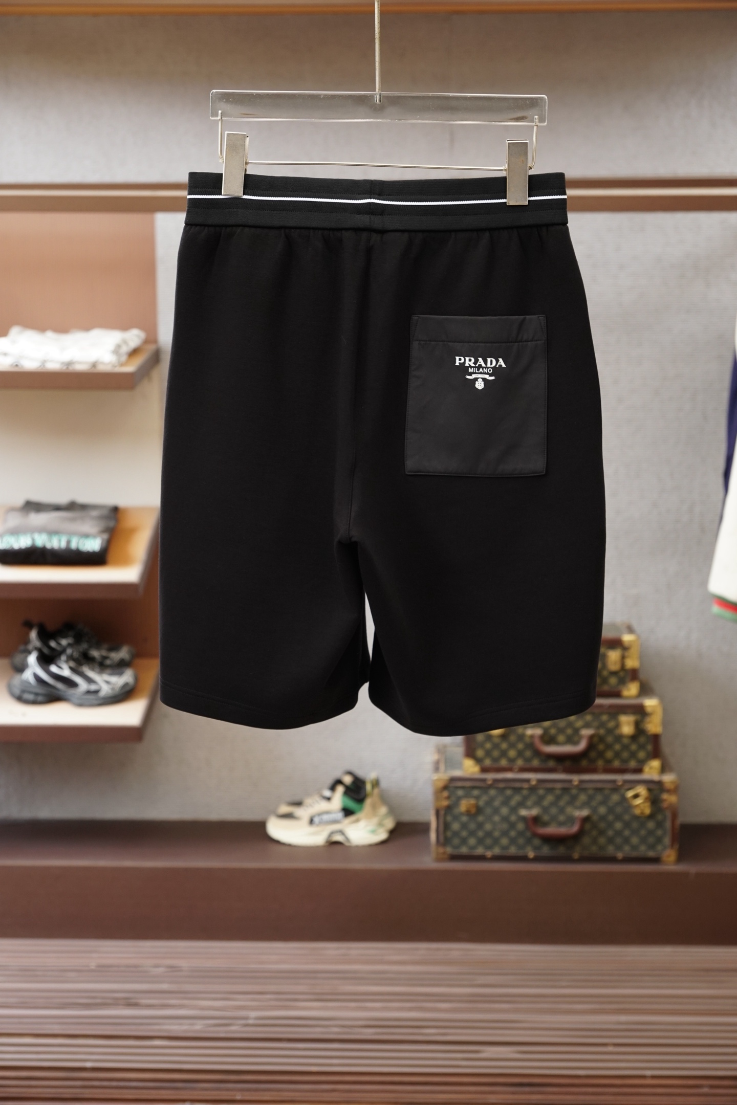 2026ss新品上线🔥🔥🔥Prada-普拉达新品男士短裤👍采用舒适双面棉面料！品味与价值共享 身穿着非常