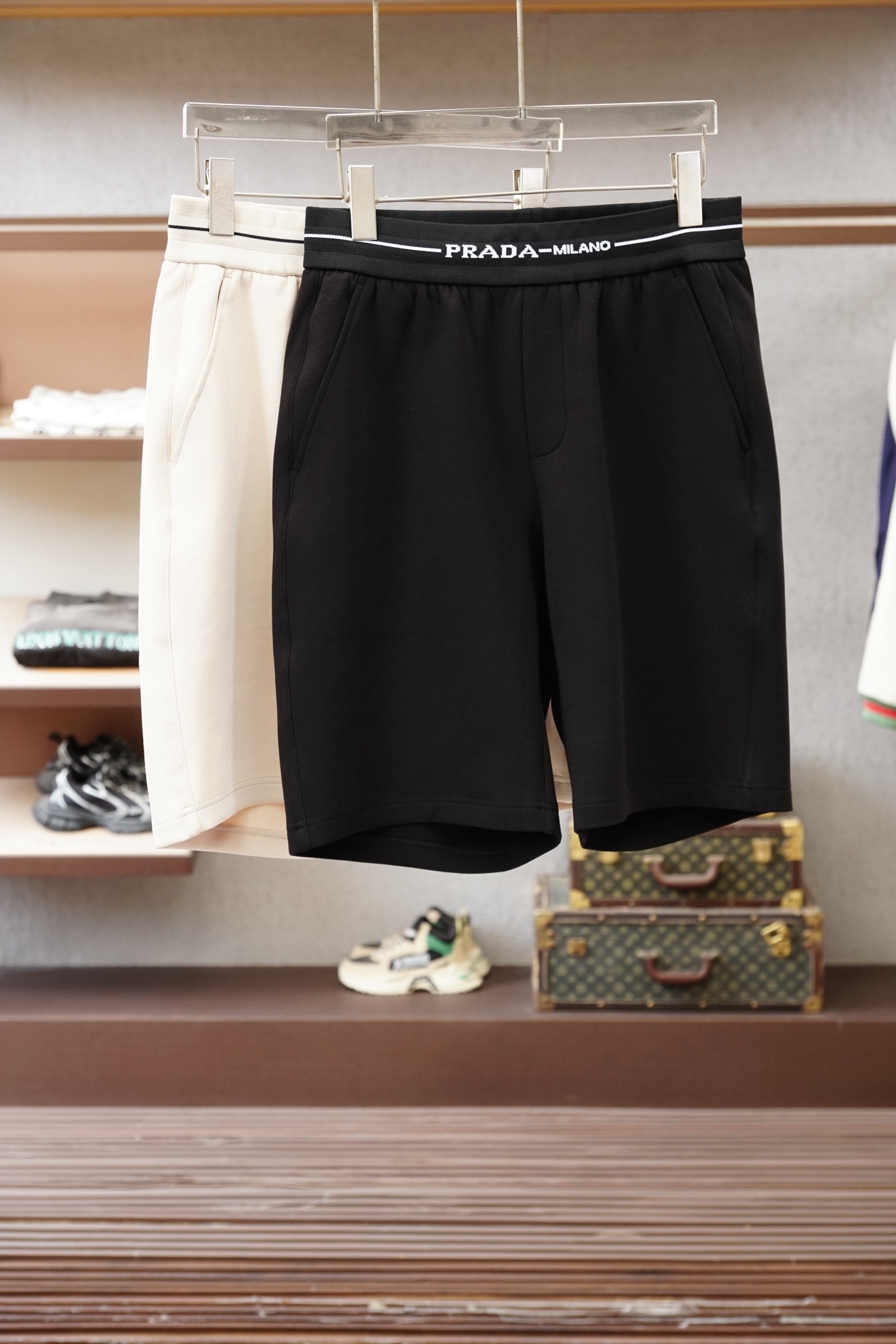 2026ss新品上线🔥🔥🔥Prada-普拉达新品男士短裤👍采用舒适双面棉面料！品味与价值共享 身穿着非常
