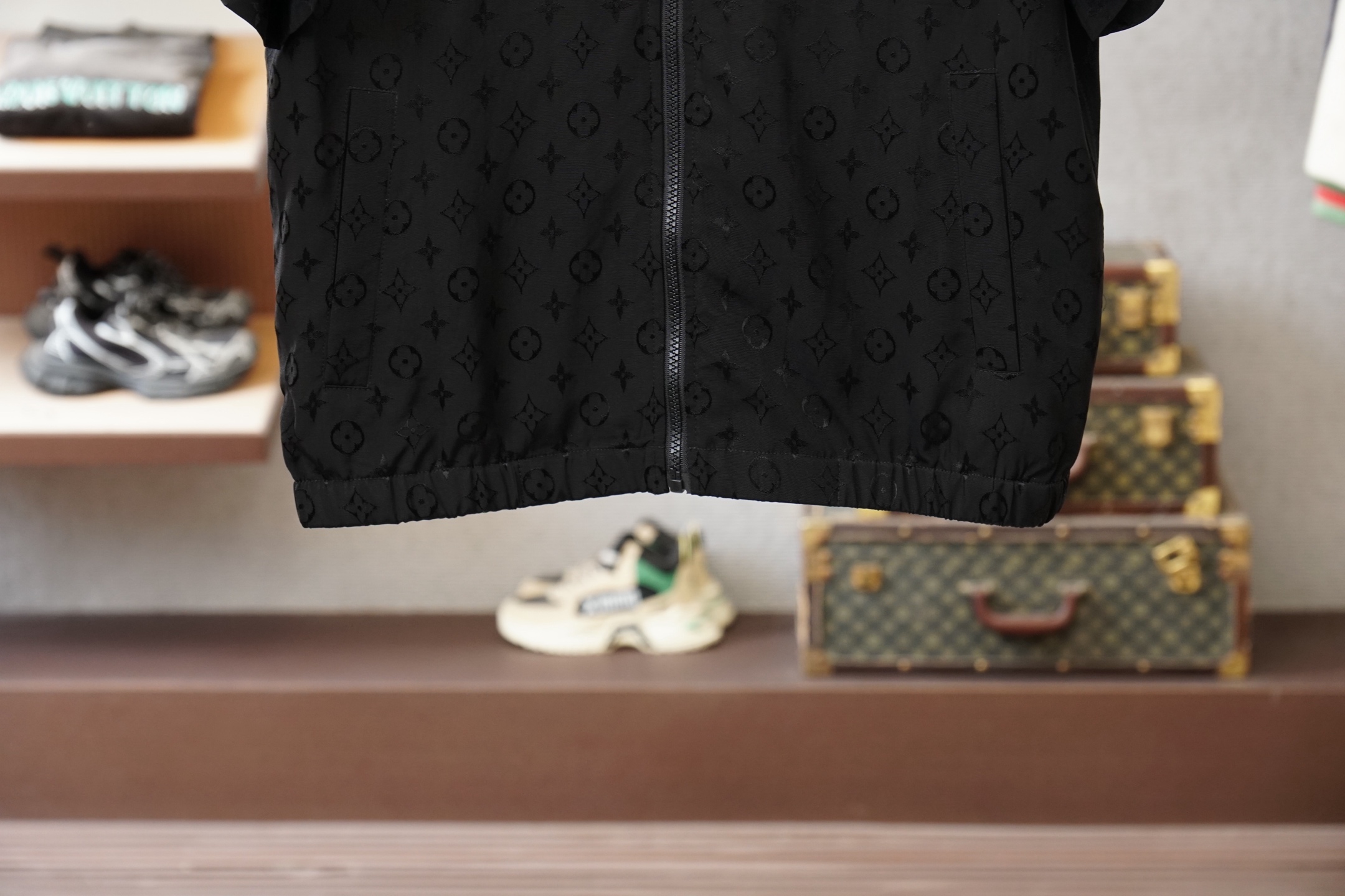 LV 路易威登/🔥时尚薄款休闲外套短裤套装 采用客供高密度超薄纯棉材质面料，软糯亲肤，抗皱立挺有型，品牌